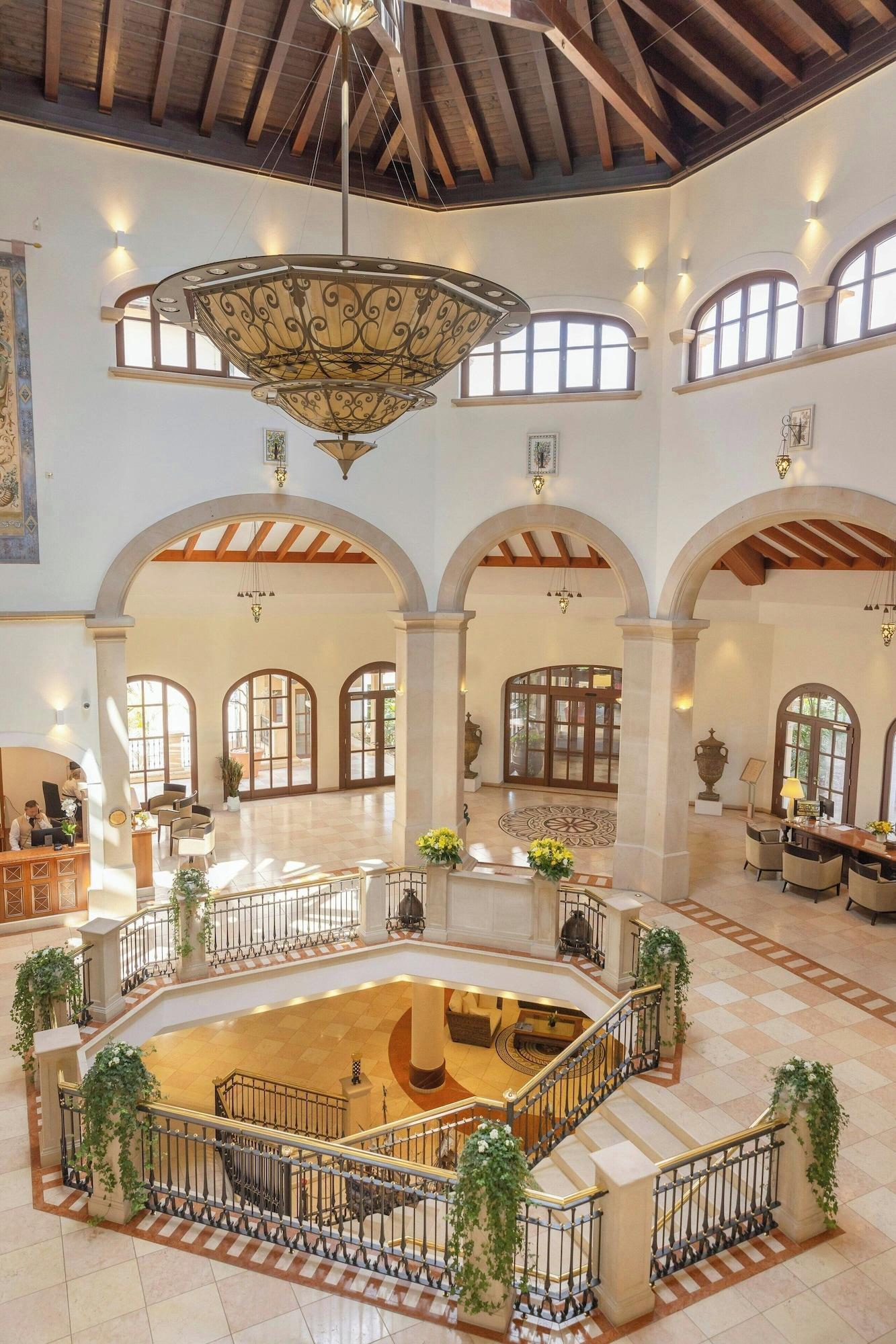 Vista Lobby The St. Regis Mardavall Mallorca Resort