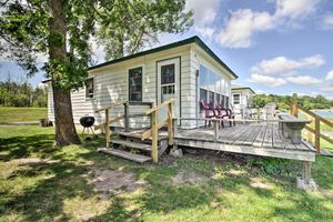 Alquiler Vacacional - Pet-friendly Beachfront Dent Cabin w/ Grill!