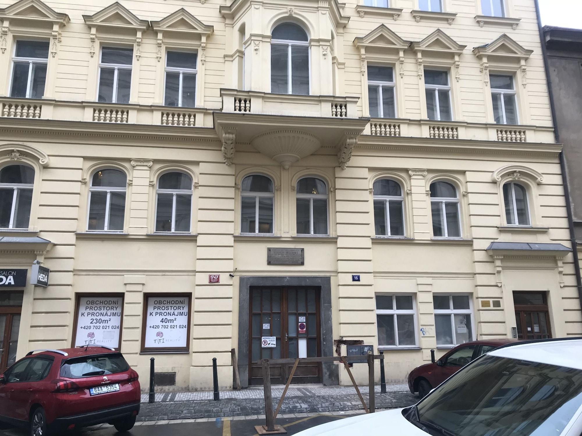 Vista Lobby City Nest Apartments by Adrez Living