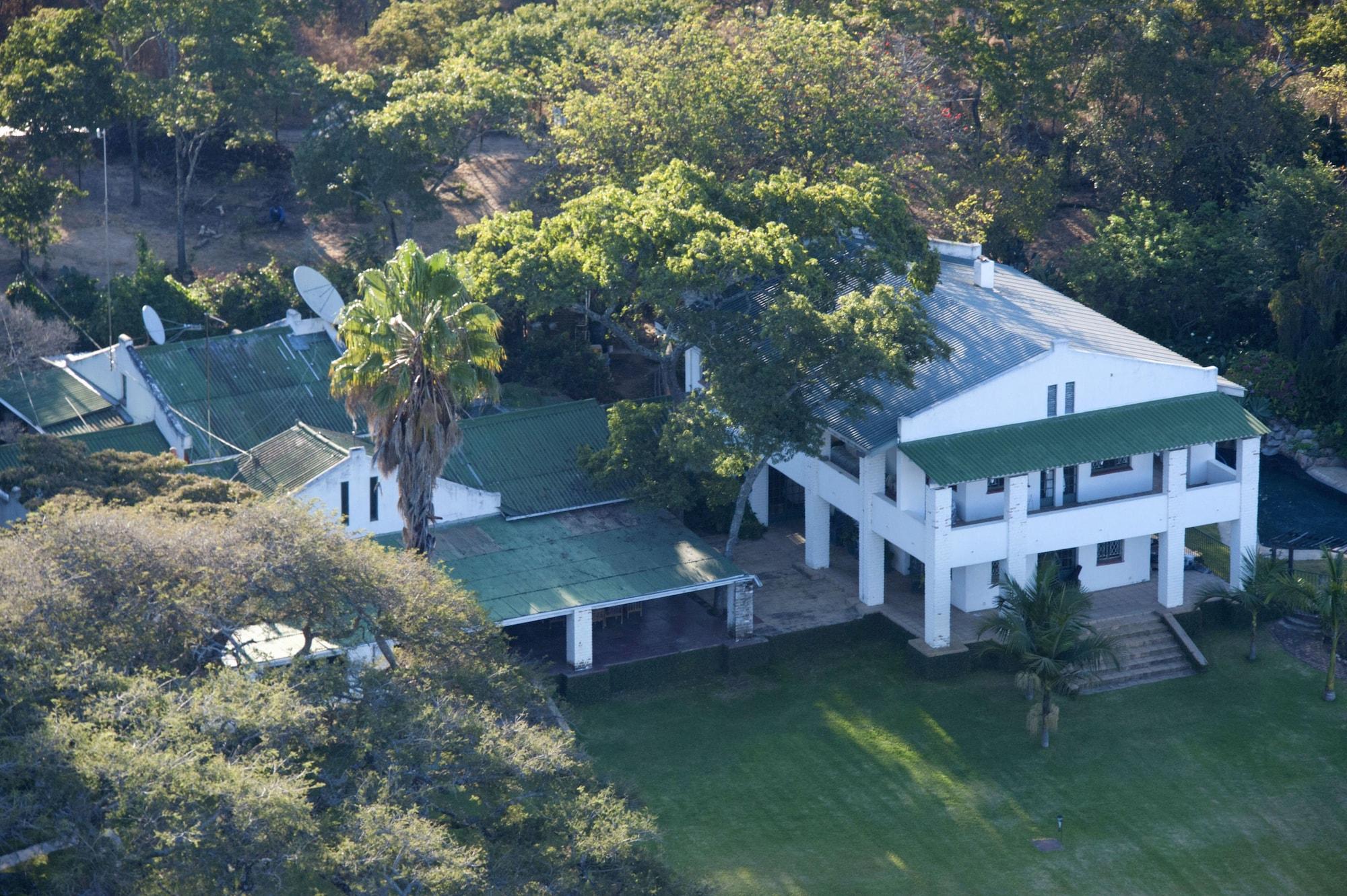 Vista Exterior Bushman Rock Safaris