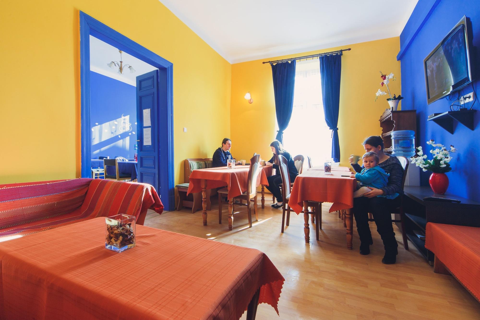 Vista Lobby Tara Hostel