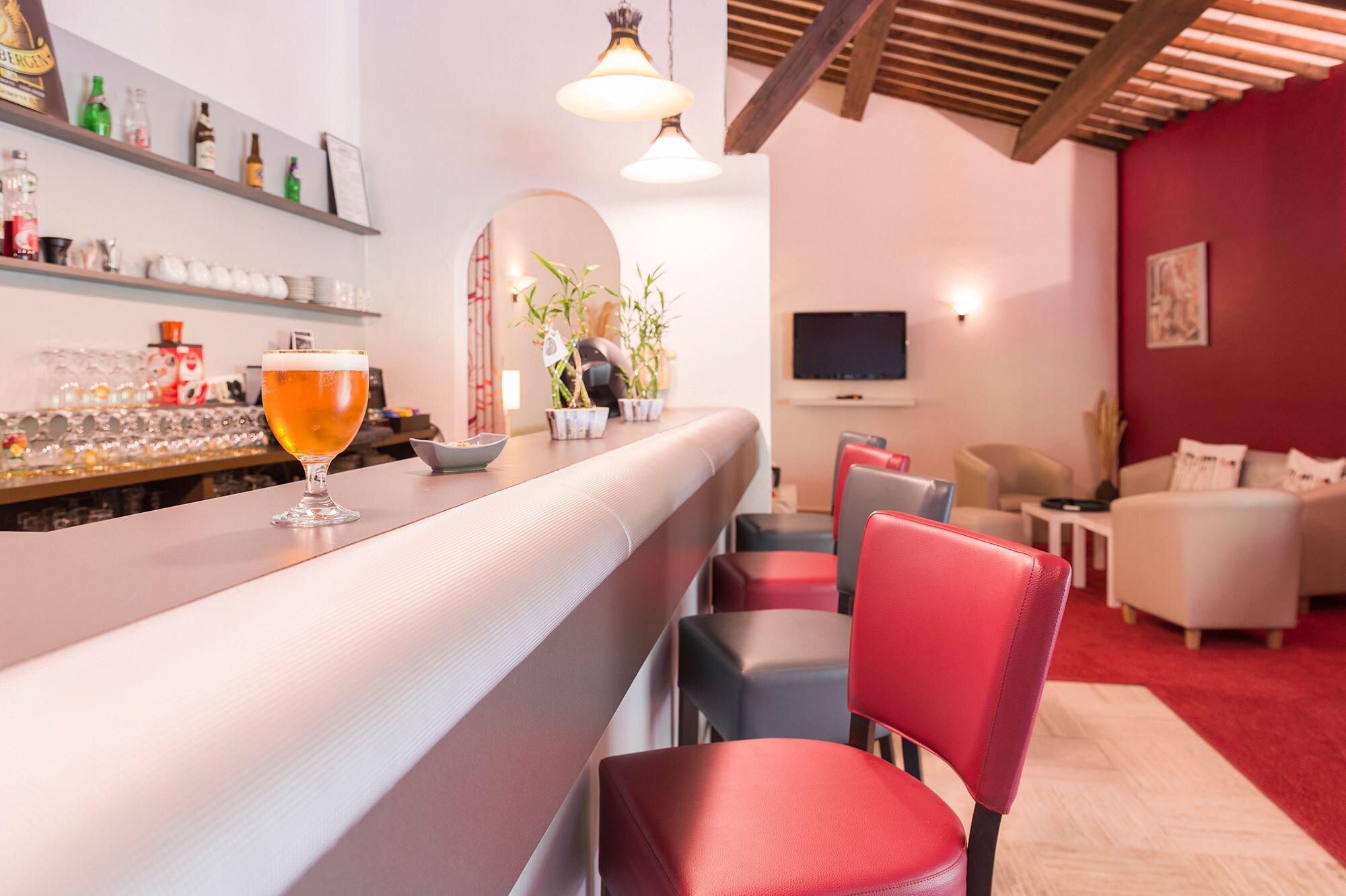 Bar/Salón The Originals City, Hôtel La Siesta