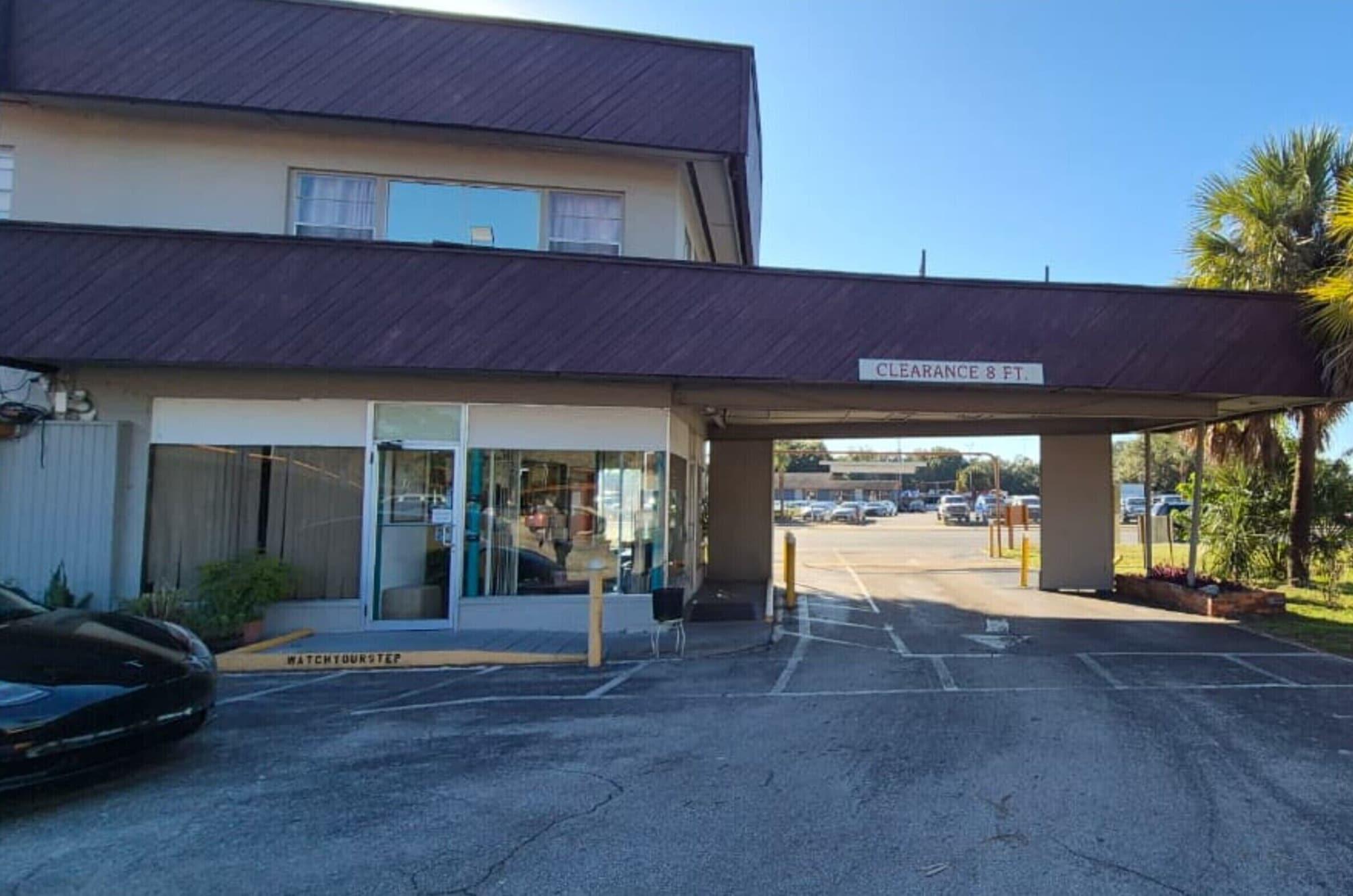 Varios Arrow Motel By Oyo Near Downtown