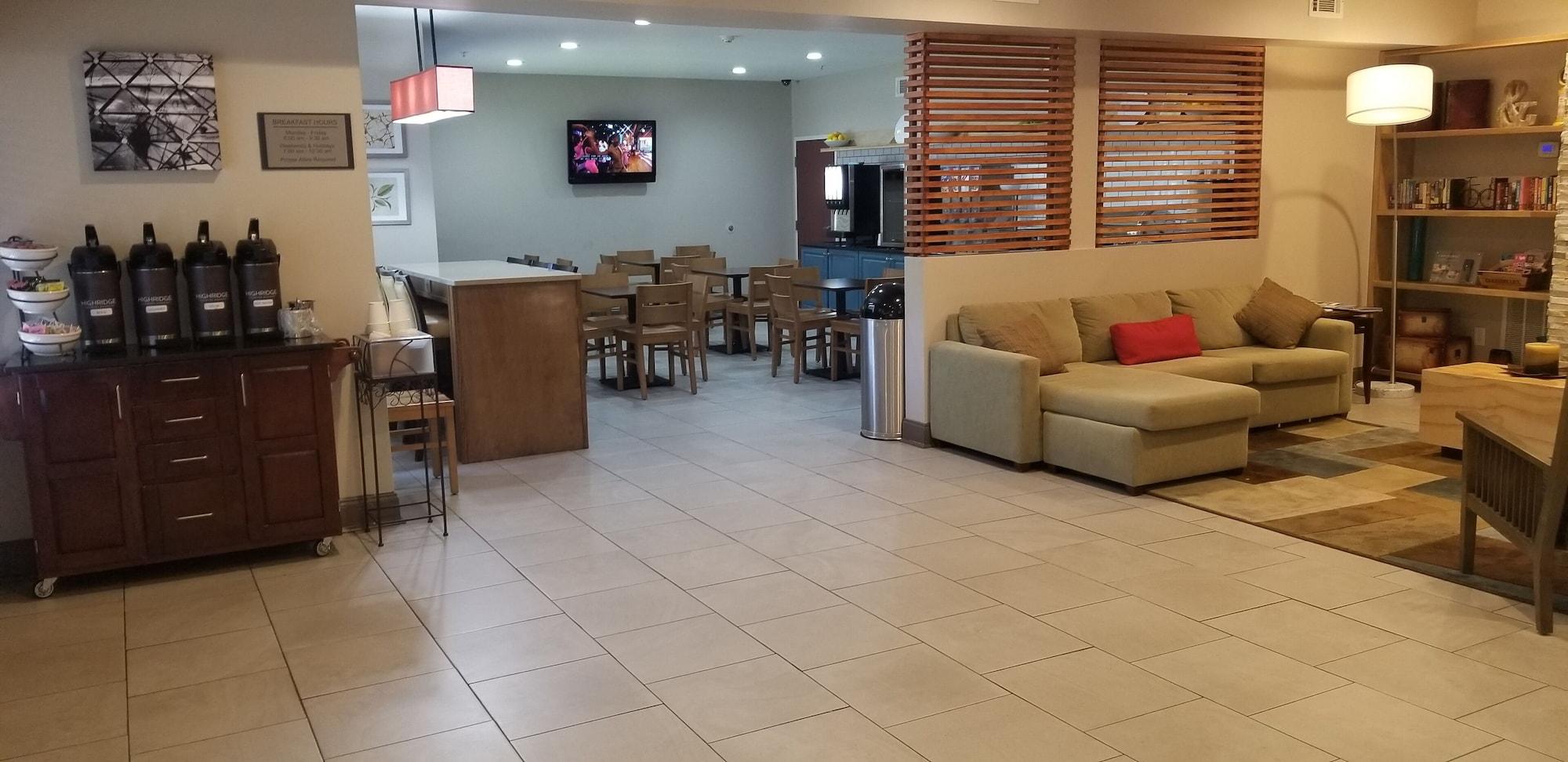 Vista Lobby Country Inn & Suites by Radisson, Canton, GA