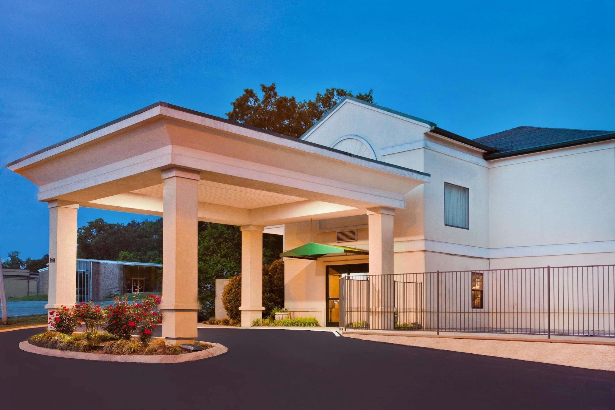 Varios Super 8 by Wyndham Ft. Oglethorpe GA/Chatt TN Area