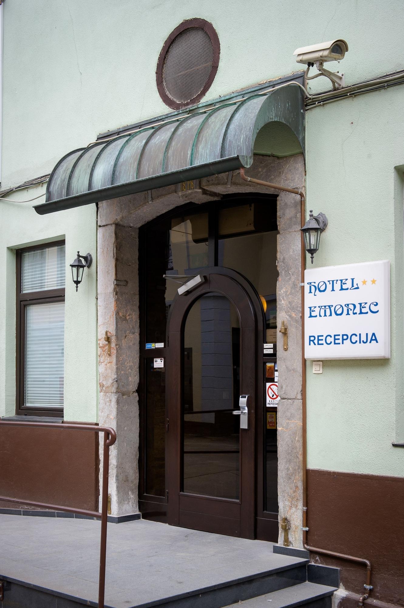 Vista Exterior Emonec Hotel