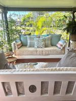 Alquiler Vacacional - Minutes walk to stunning Mullaway beach. Huge house with swinging veranda chair.