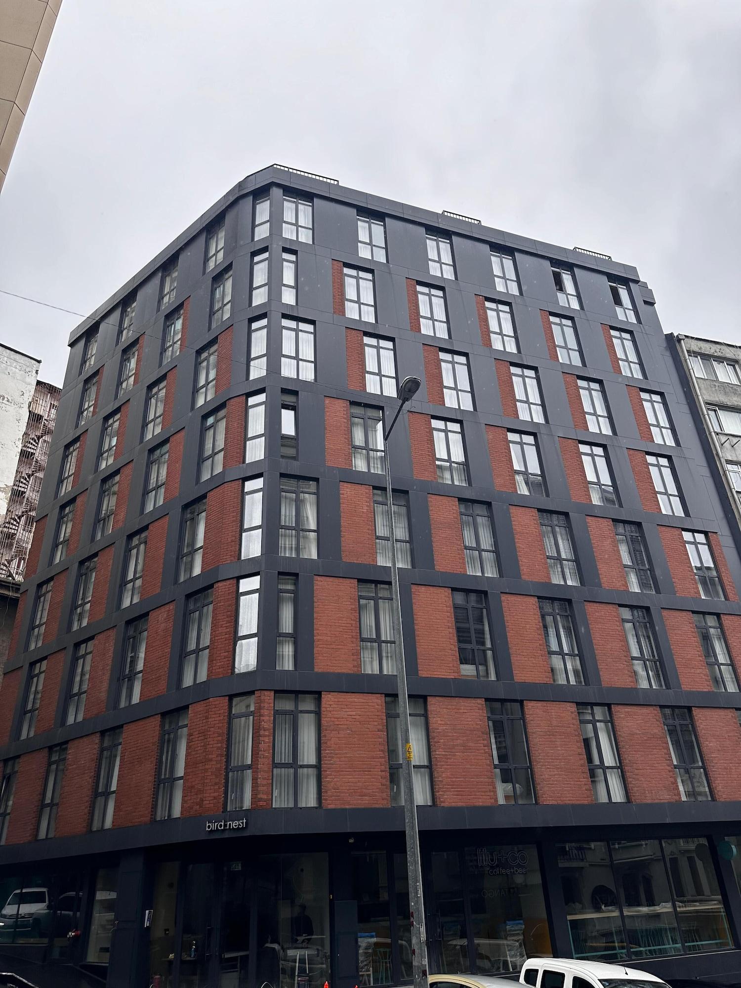 Vista Exterior Bird Nest Suite