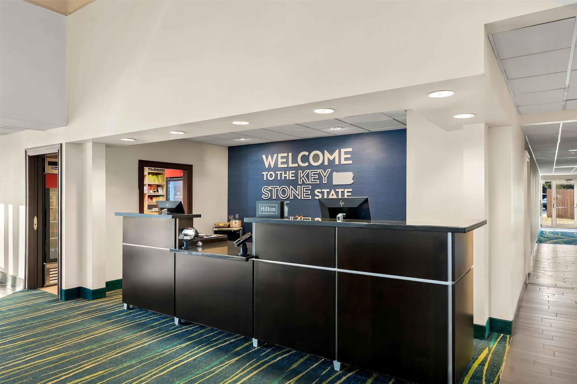 Vista Lobby Hampton Inn & Suites Newtown