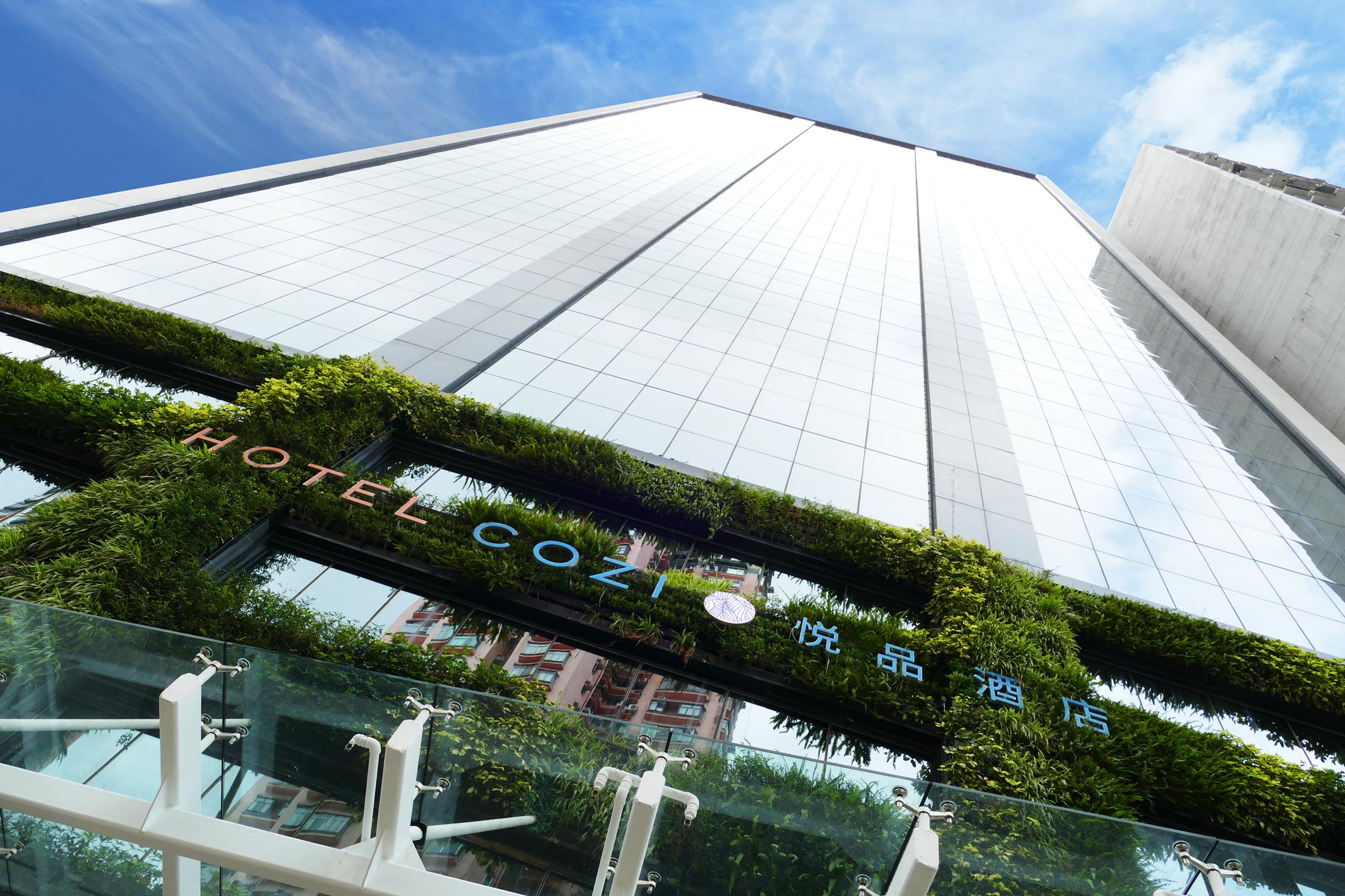 Vista Exterior Hotel COZi · Oasis