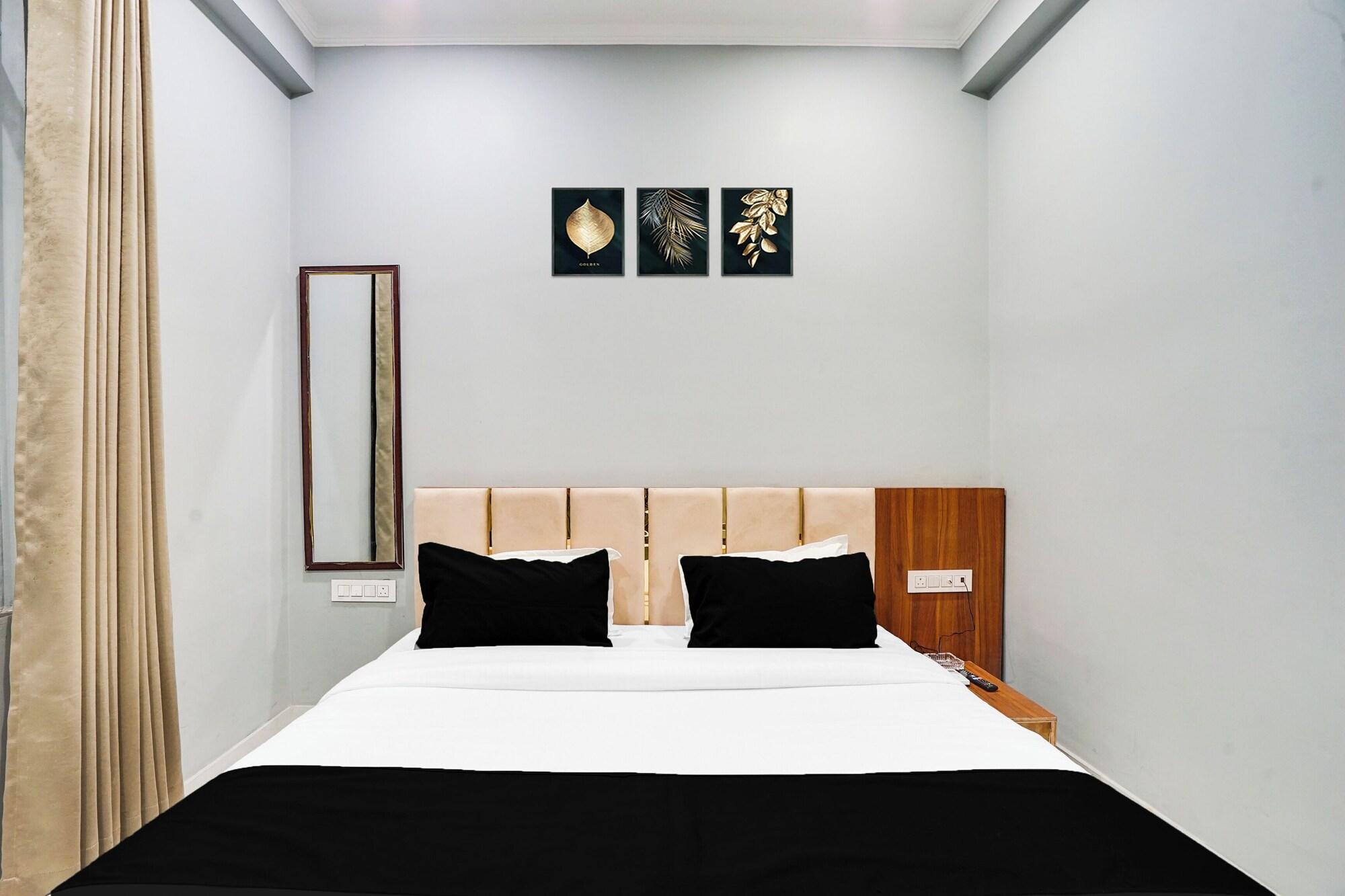 Varios Hotel Grand Aana Inn