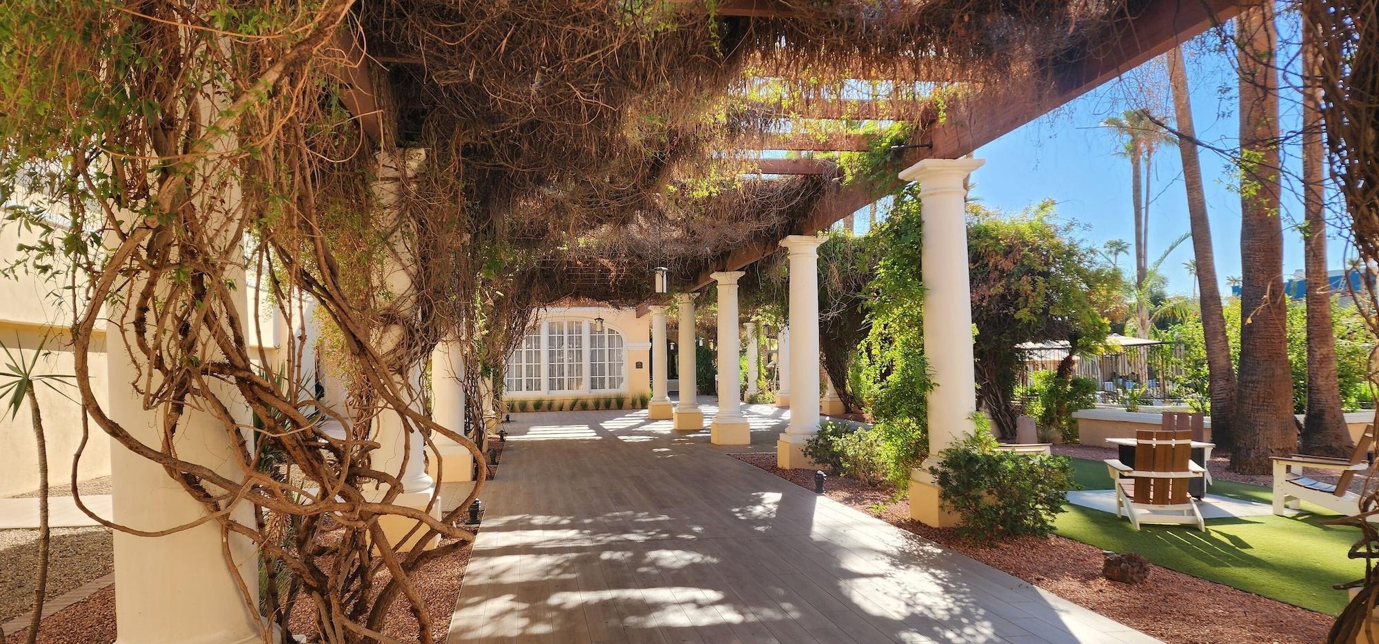 Vista Exterior Crowne Plaza Phoenix - Chandler Golf Resort by IHG