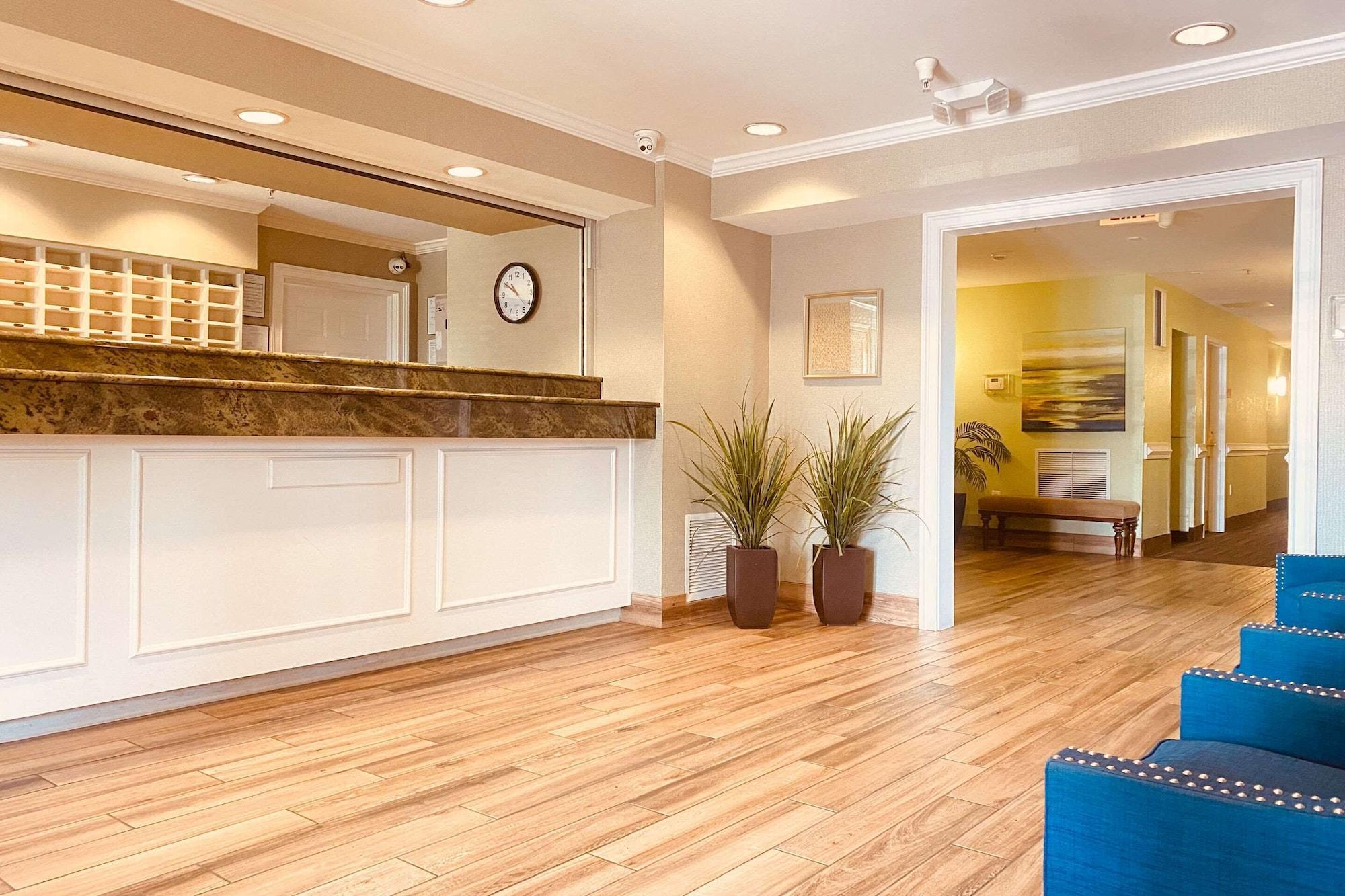 Vista Lobby Suburban Studios Fort Myers Cape Coral