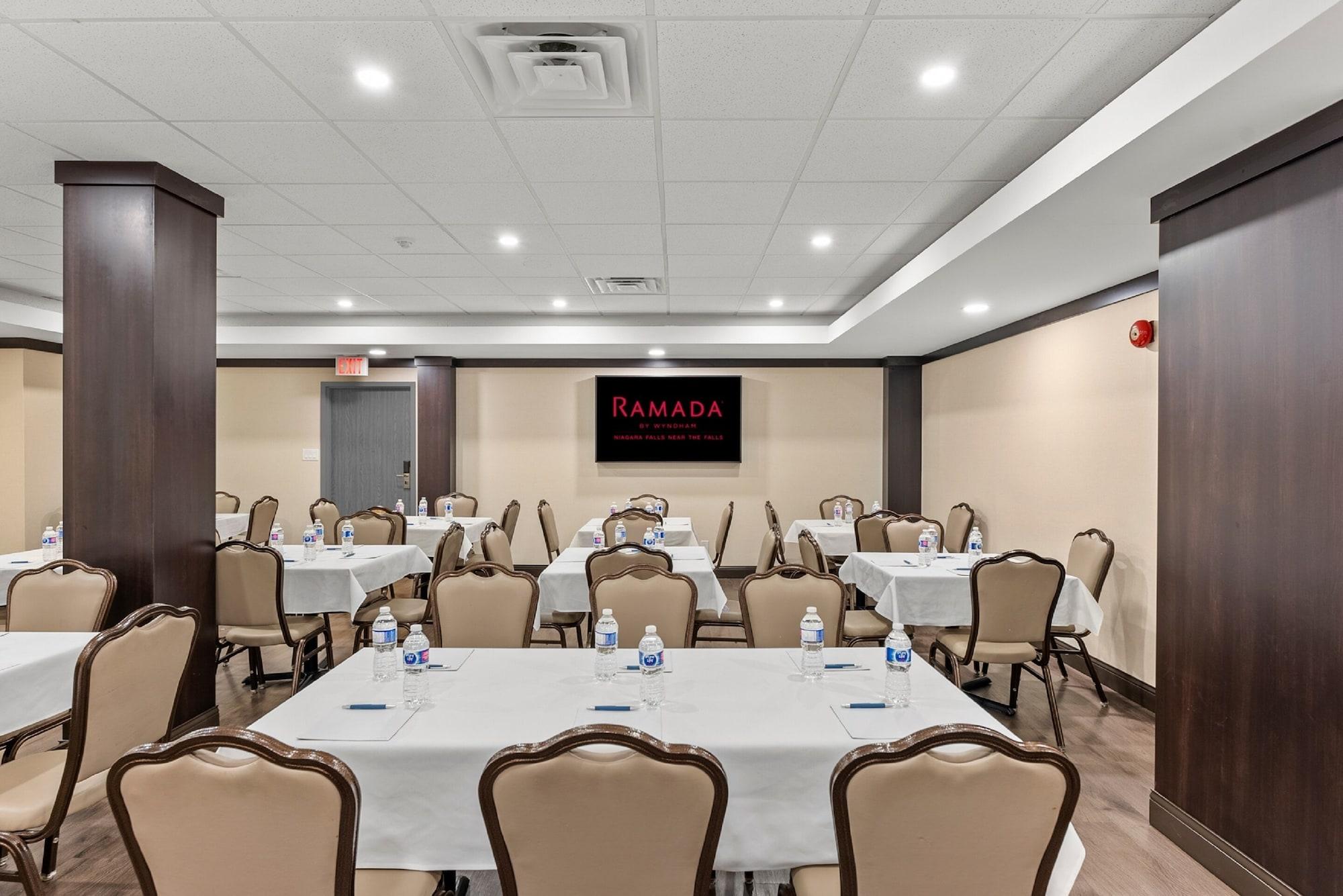 Sala de Reuniones Ramada by Wyndham Niagara Falls Near the Falls