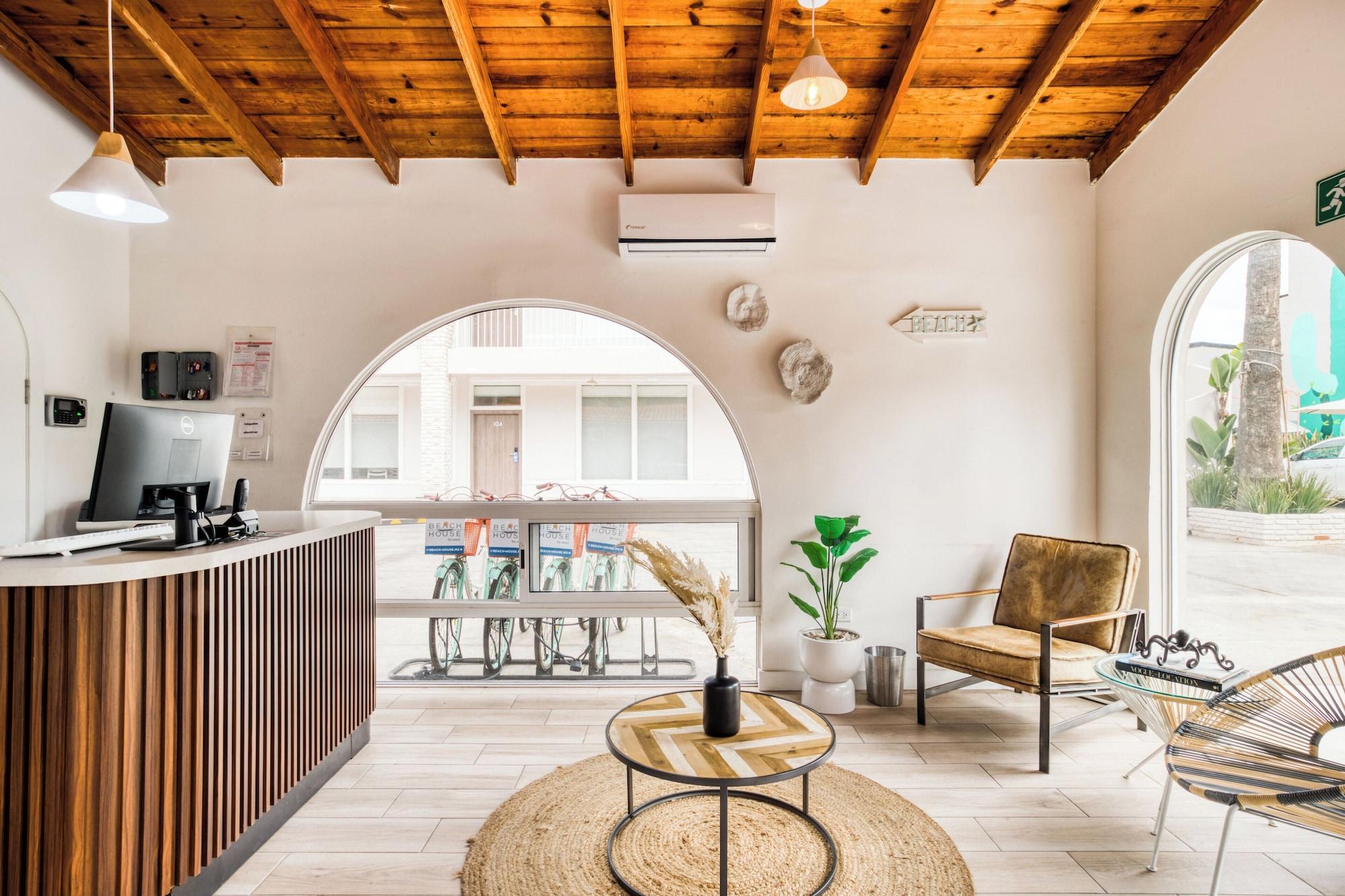Vista Lobby Beach House by ULIV