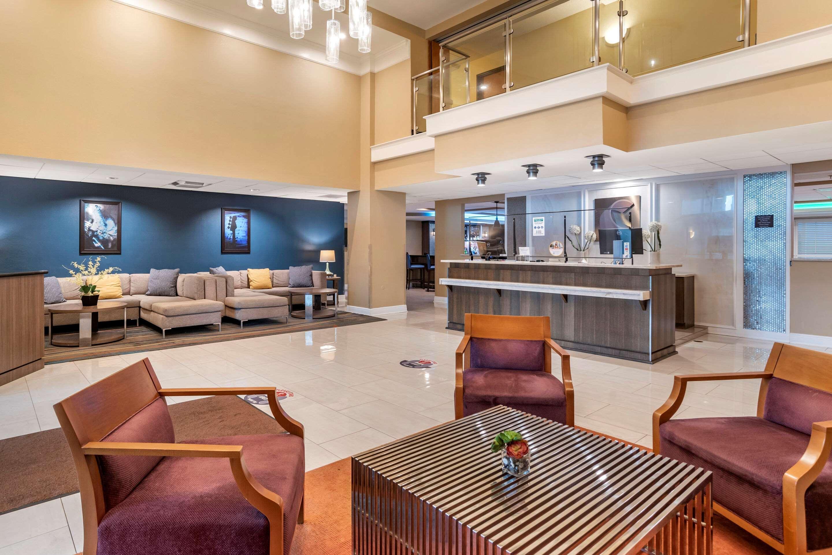 Vista Lobby Comfort Inn & Suites New Orleans Airport North