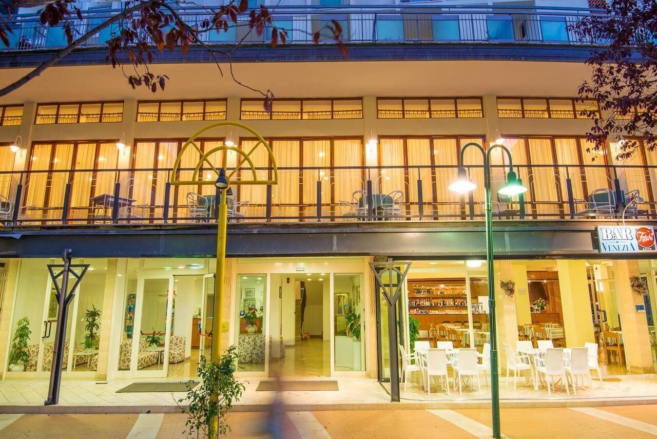 Vista Exterior Hotel Venezia