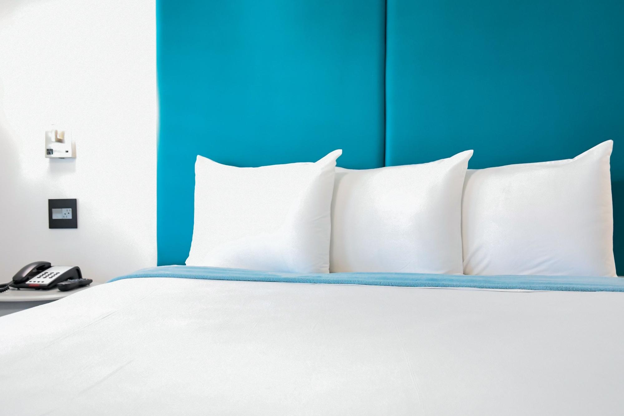 Varios Tilbury Inn