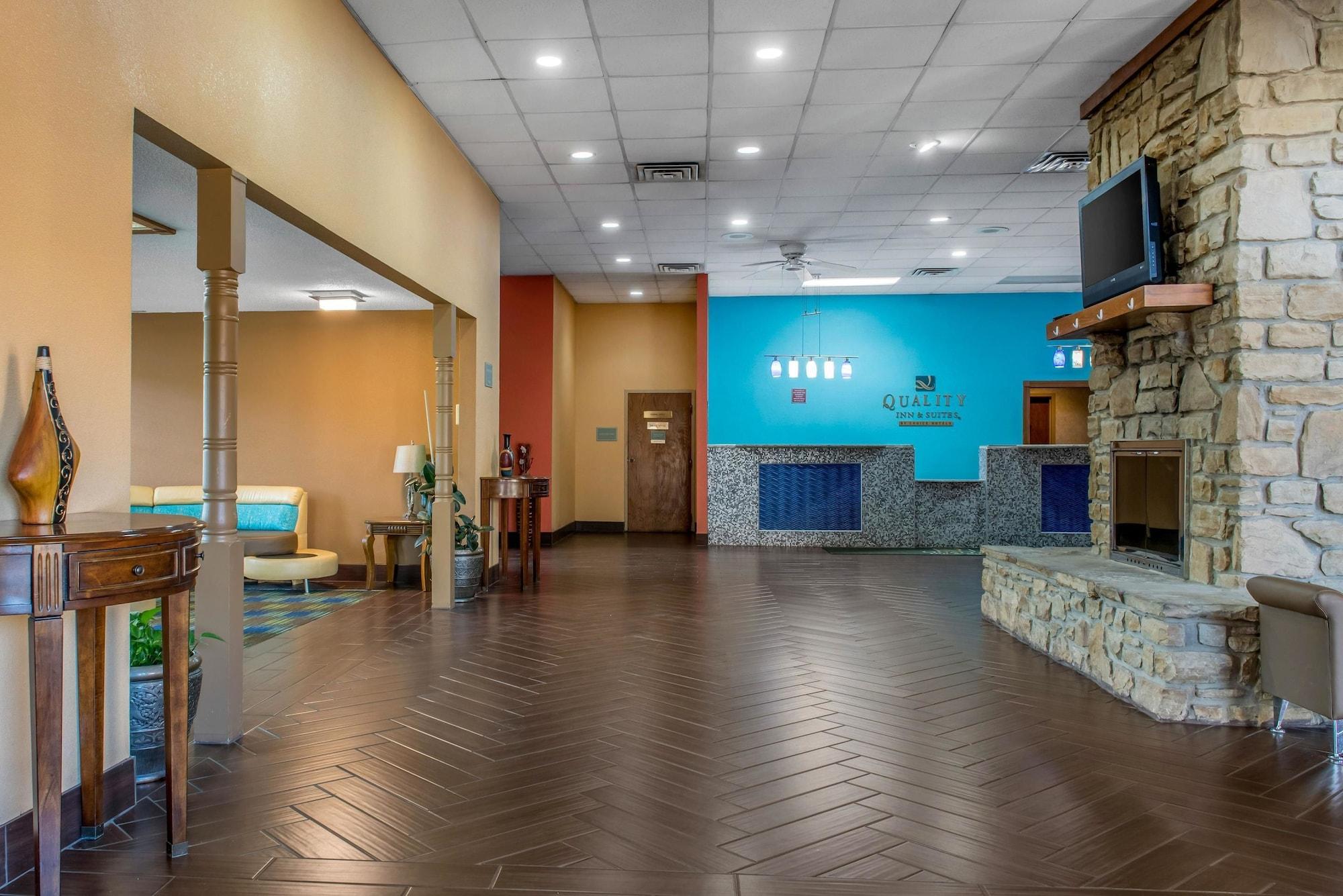 Vista Lobby Quality Inn & Suites Bedford West