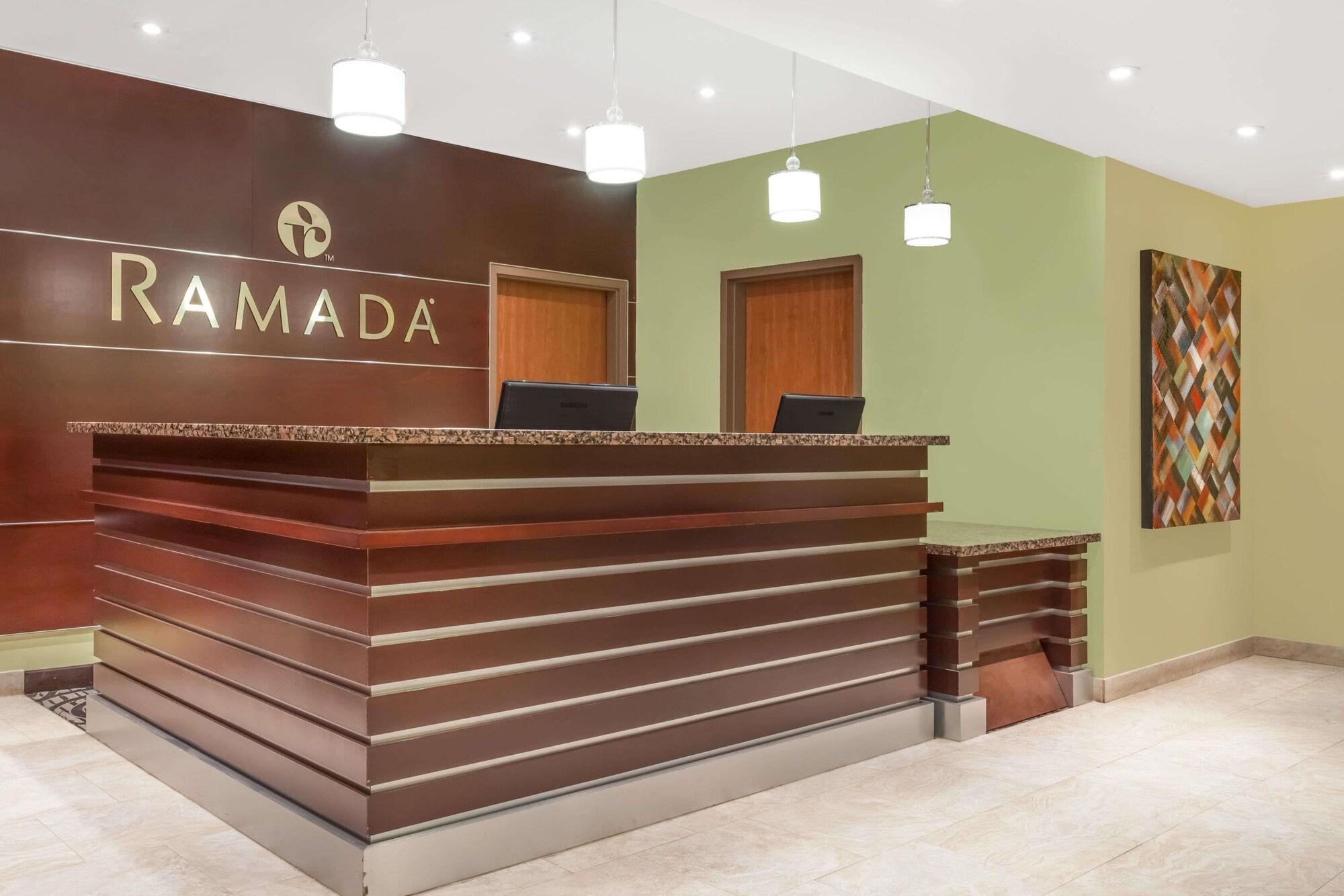 Vista Lobby Ramada by Wyndham Carlyle