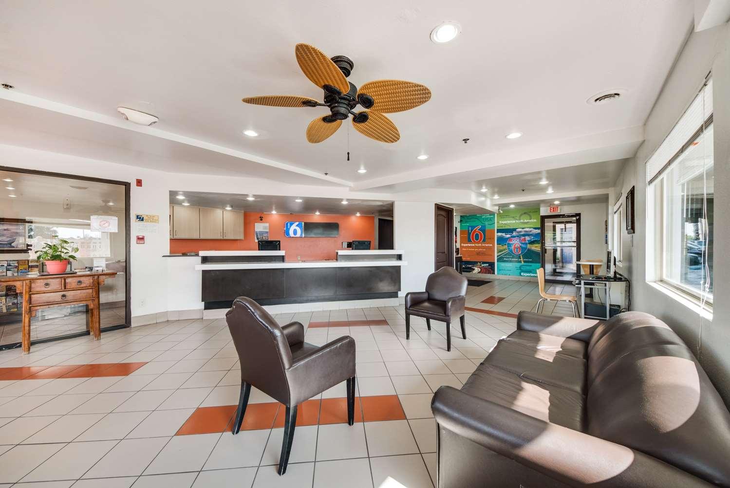 Motel 6 Brownsville North en Brownsville | BestDay.com