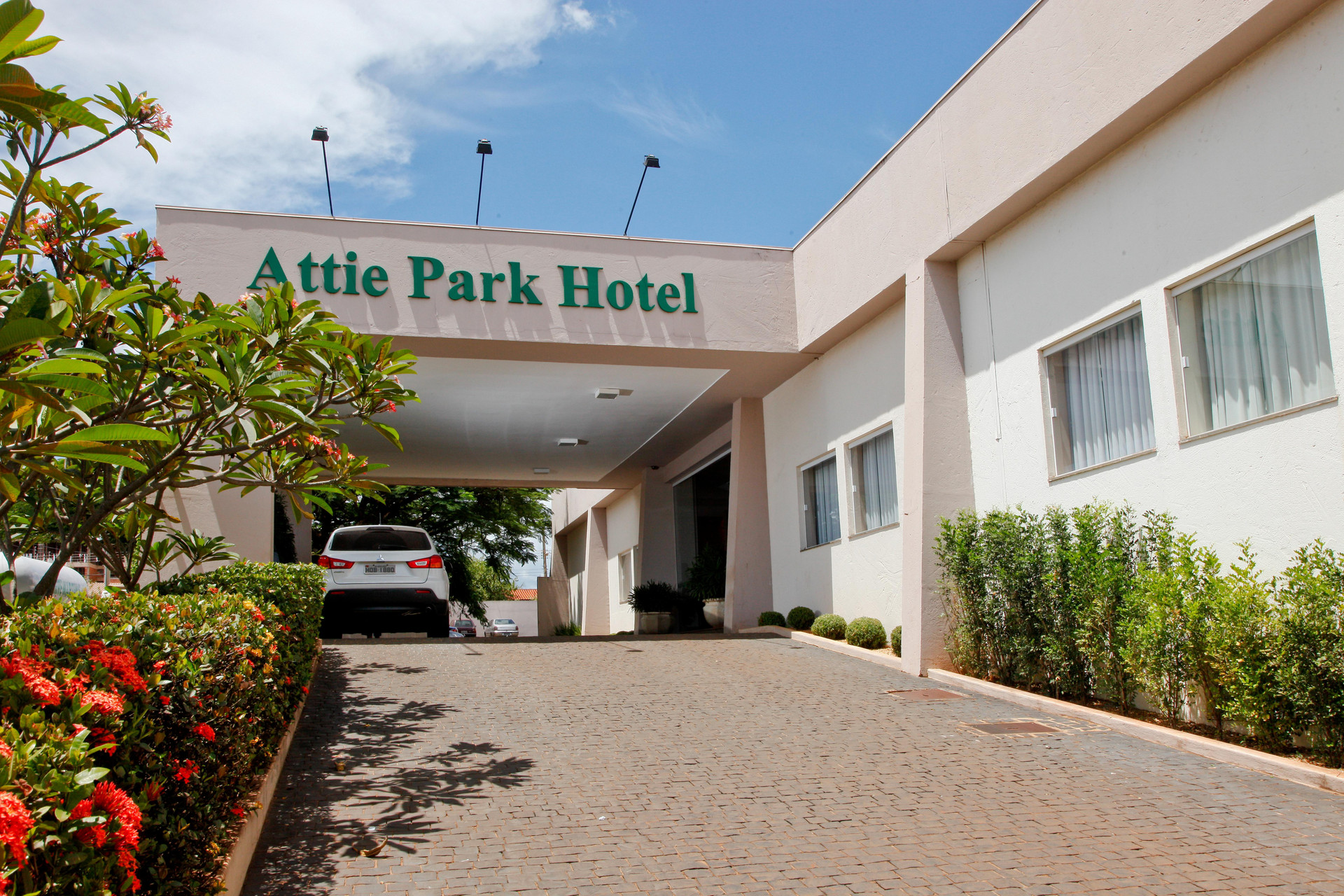 Vista da fachada Attie Park Hotel