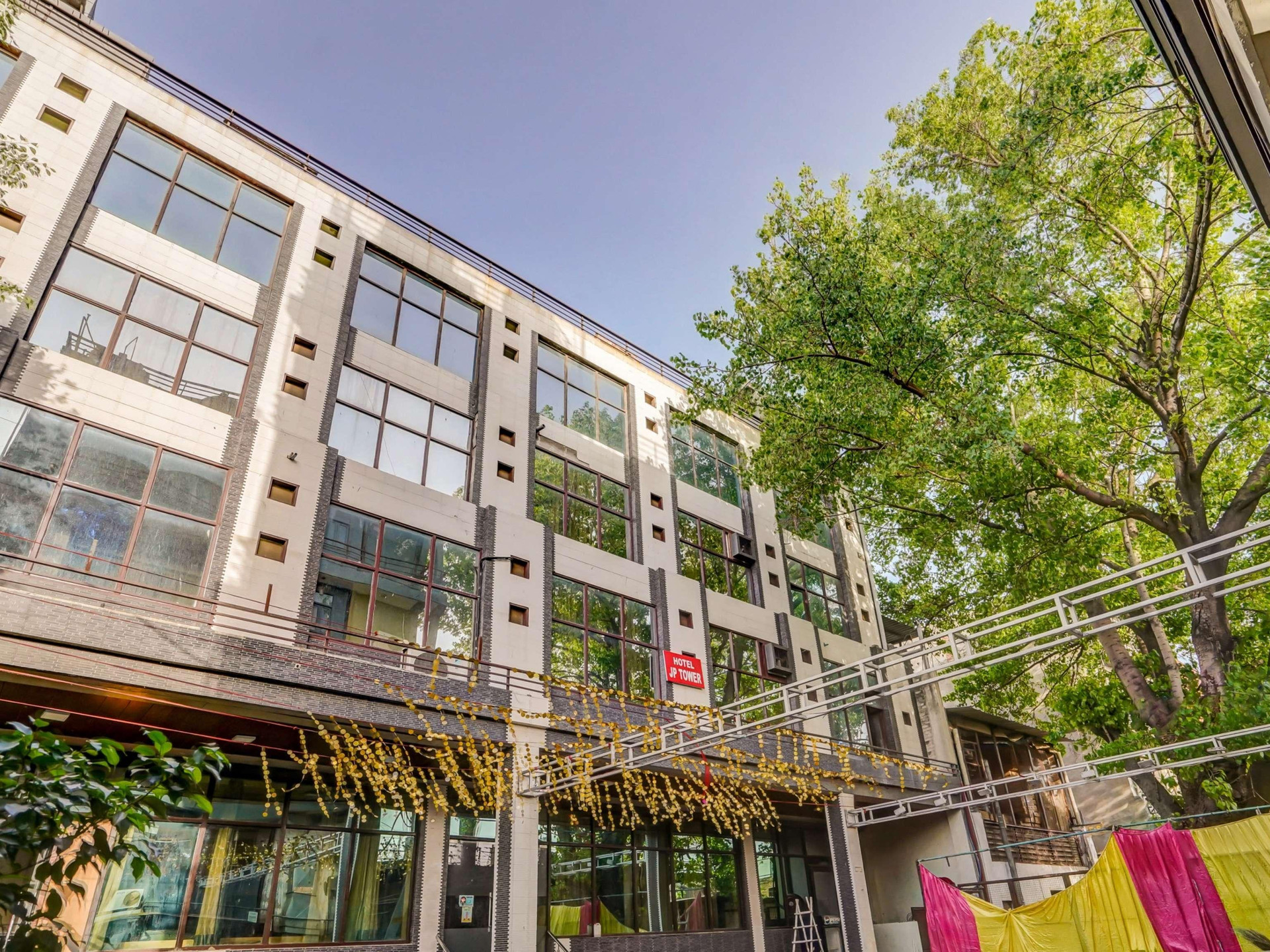 Vista Exterior Capital O 79858 Hotel Jp Tower