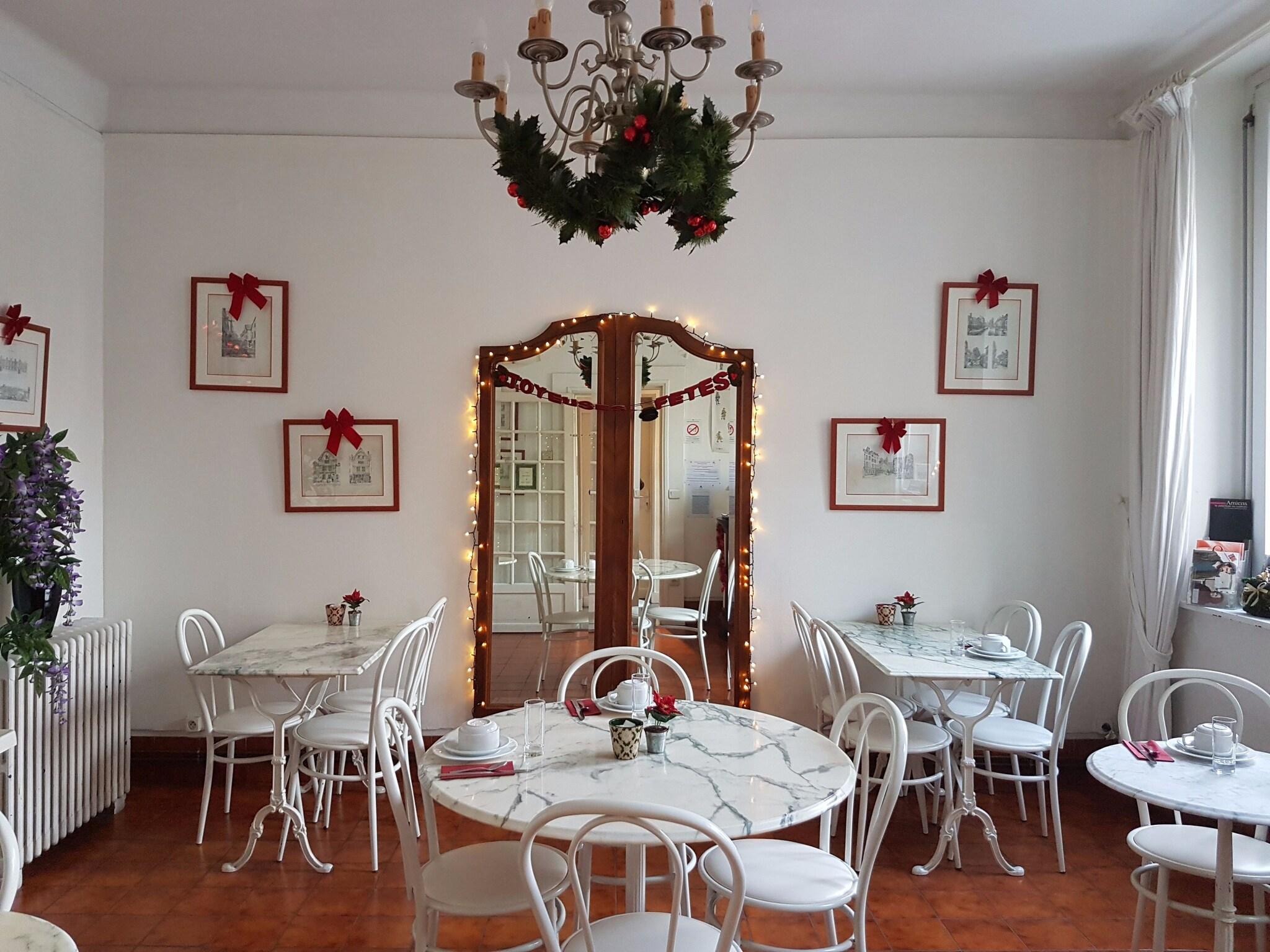 Varios Hôtel Victor Hugo