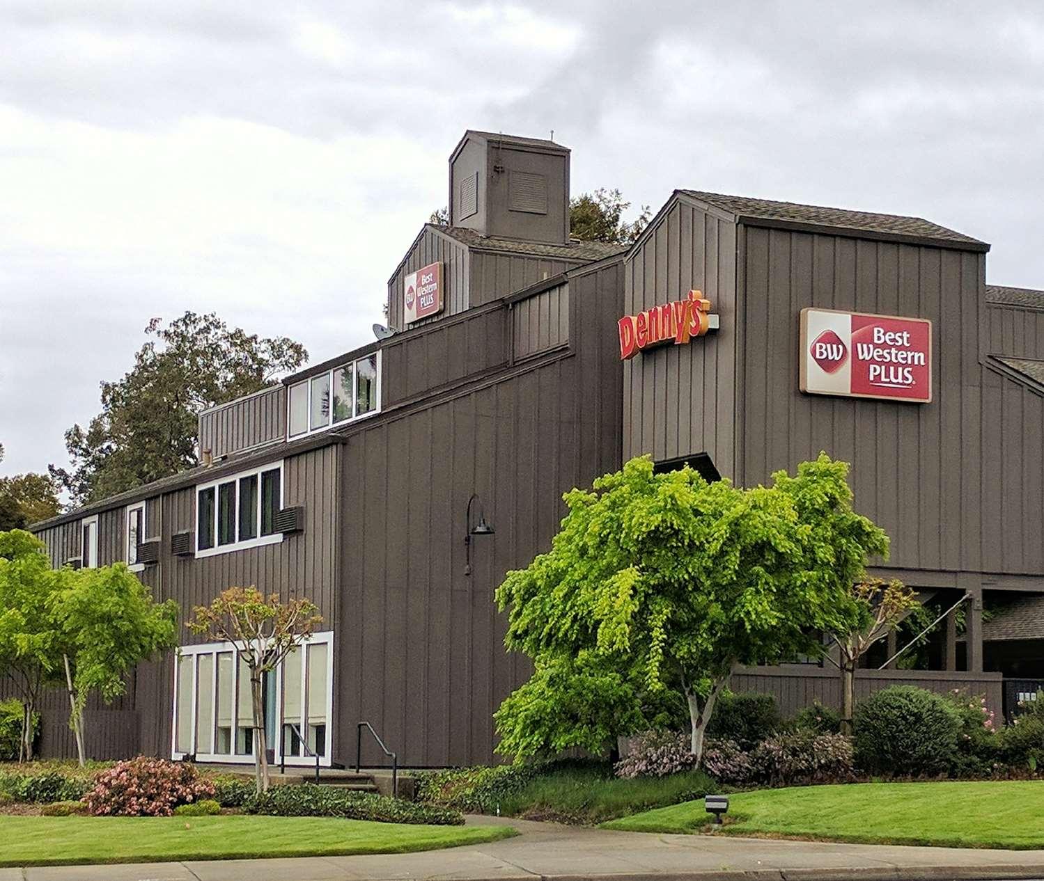 Vista Exterior Best Western Plus Inn At The Vines