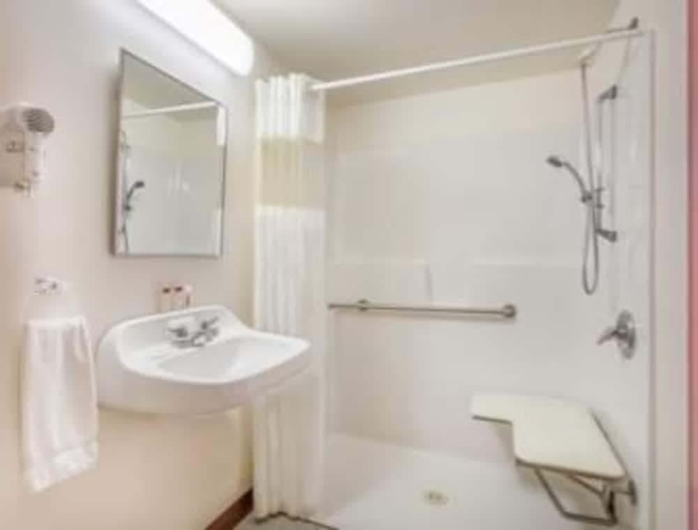 Equipamiento de Habitación Ramada Limited Fort Nelson