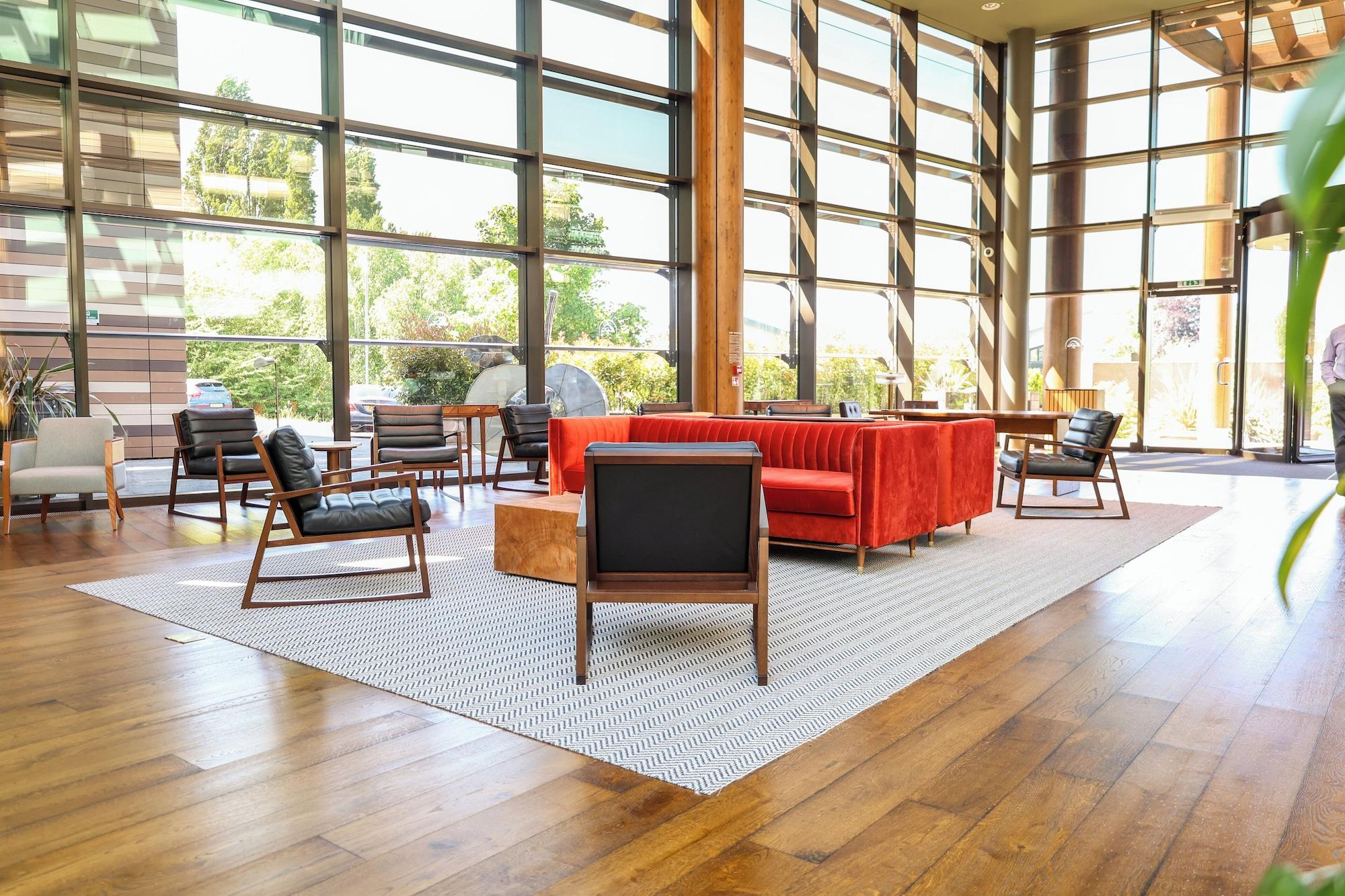 Vista Lobby The Orchard Hotel & Restaurant