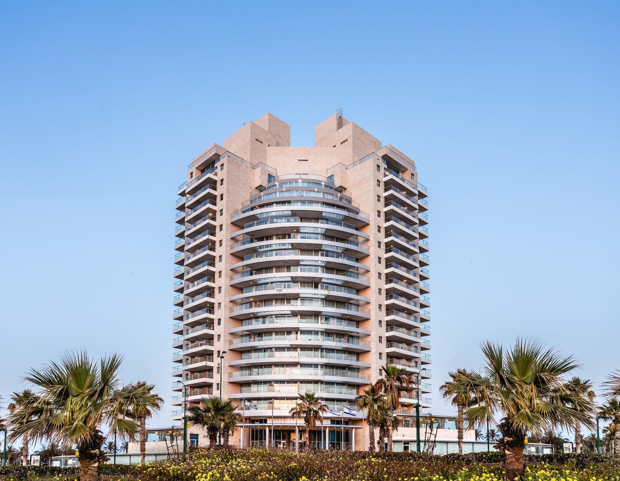 Vista Exterior Ramada Hotel & Suites by Wyndham Netanya