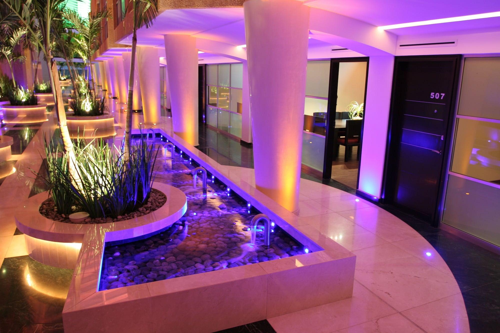 Vista Exterior Crowne Plaza Toluca Lancaster by IHG