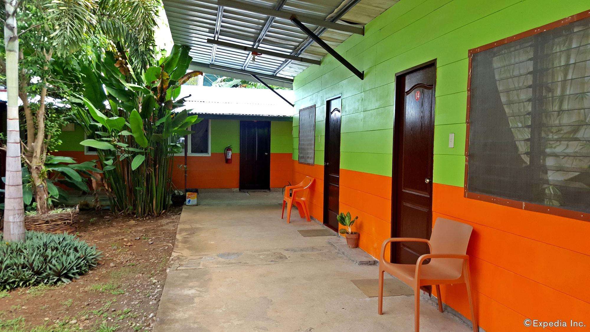 Vista Exterior OYO 671 Natua's Cabin