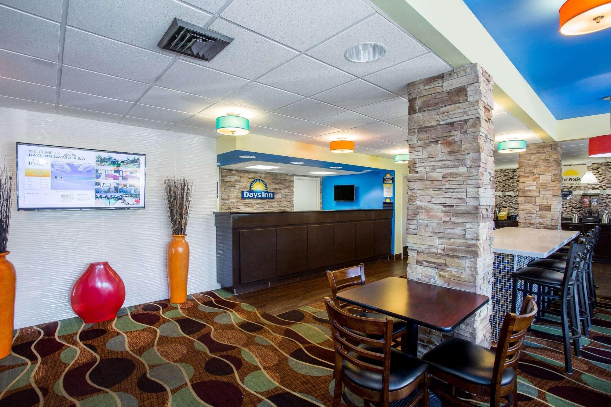 Vista Lobby Days Inn by Wyndham Sarasota Bay