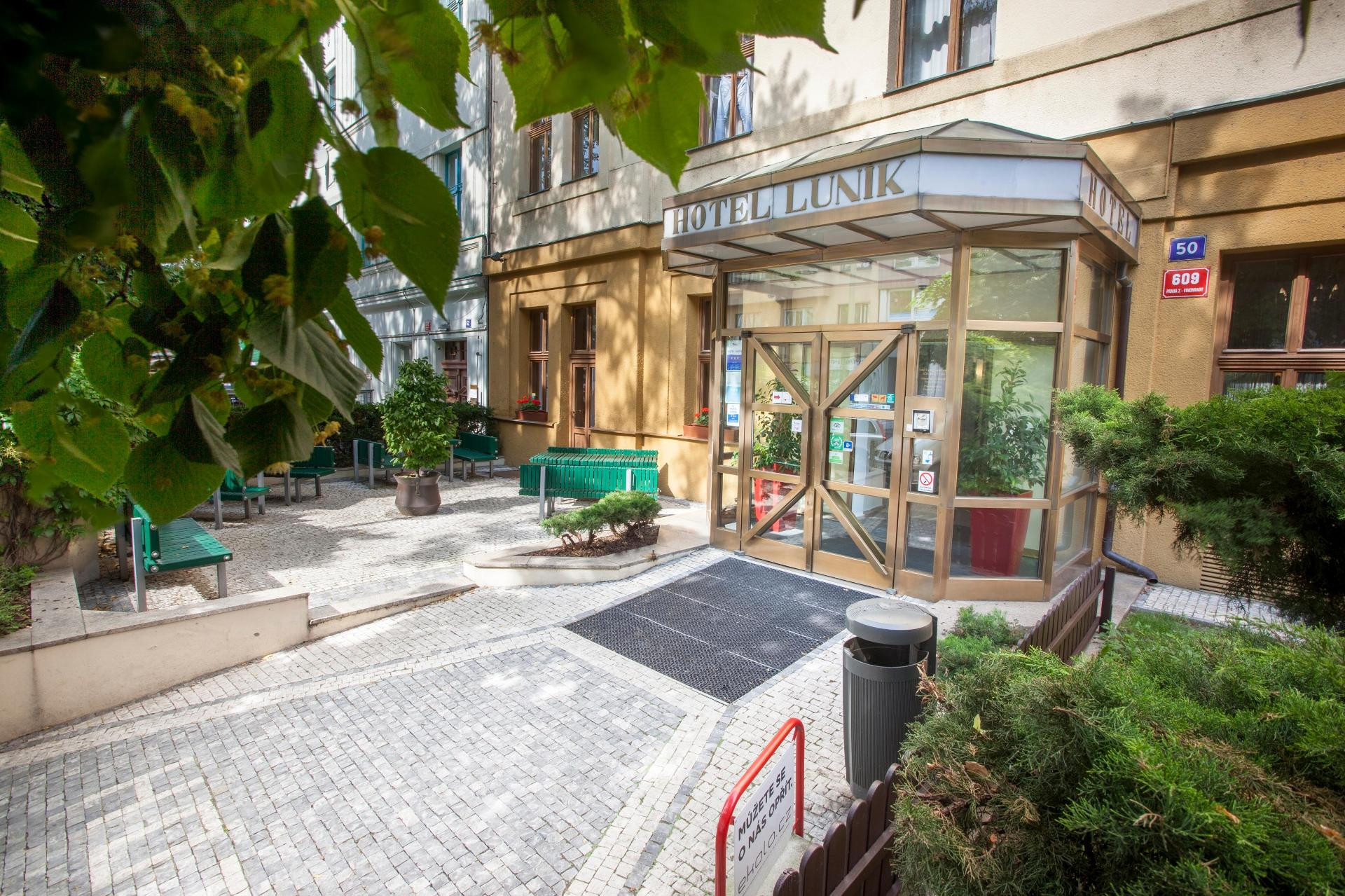 Vista Exterior Hotel Lunik