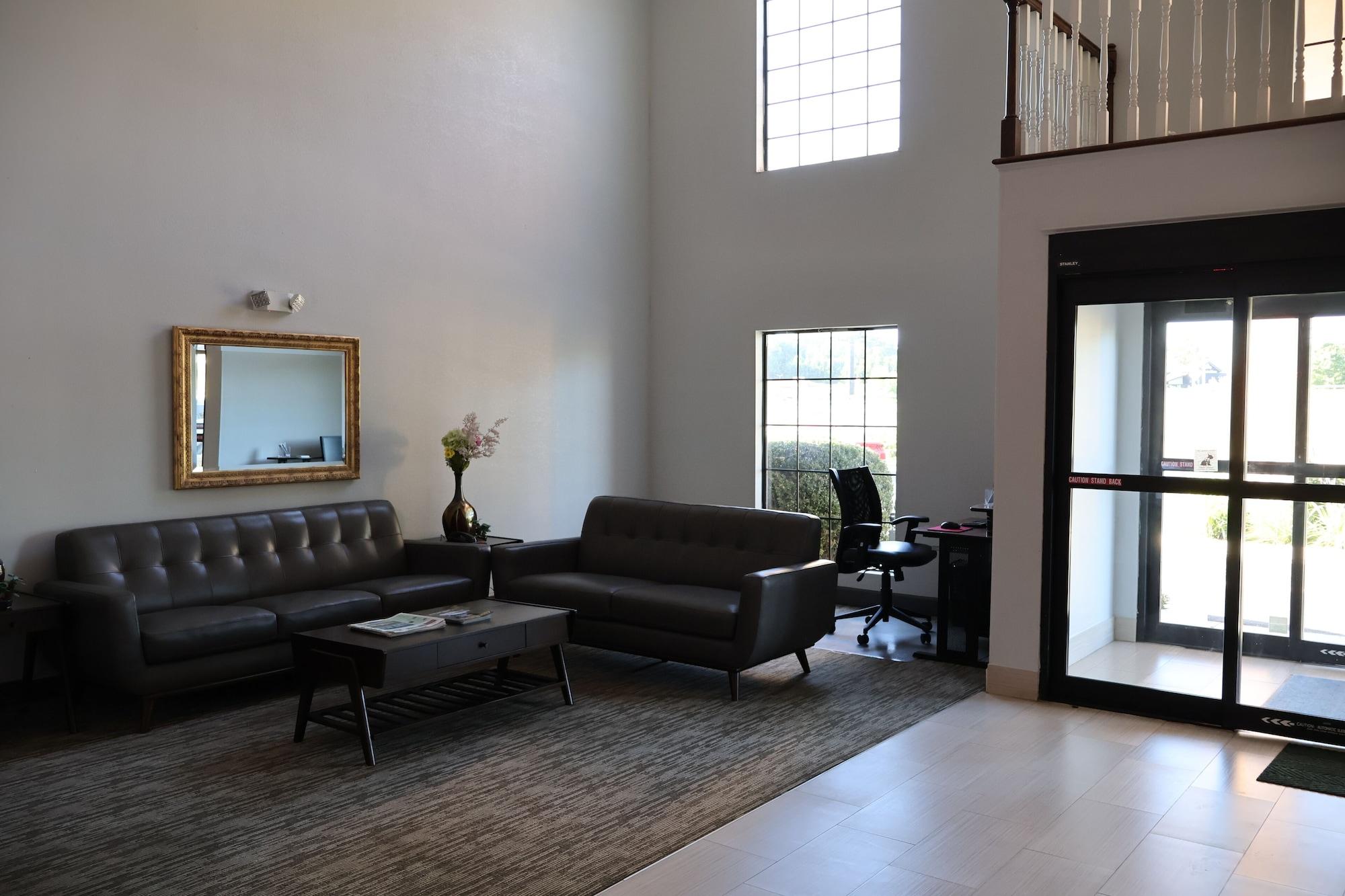 Vista Lobby Namaste Inn & Suites Dawsonville