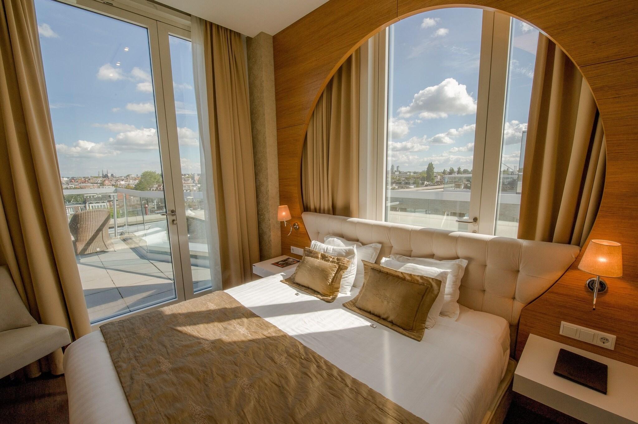 Varios Grand Hotel Downtown