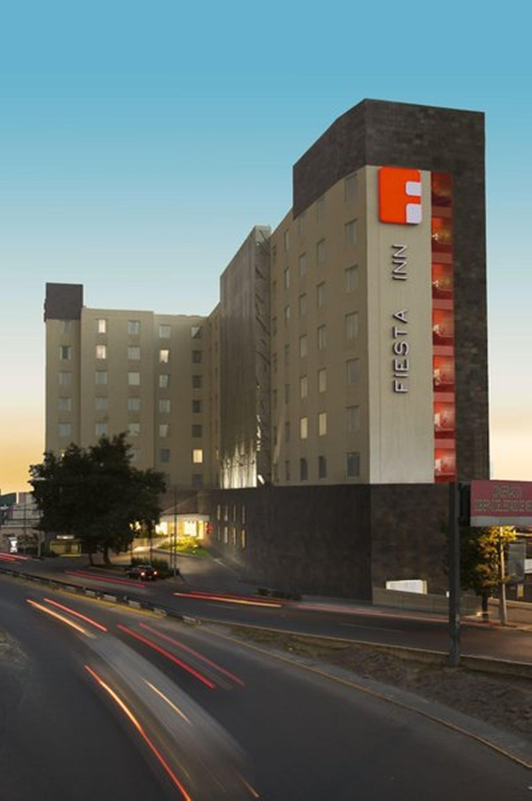 Vista Exterior Fiesta Inn Express Naucalpan