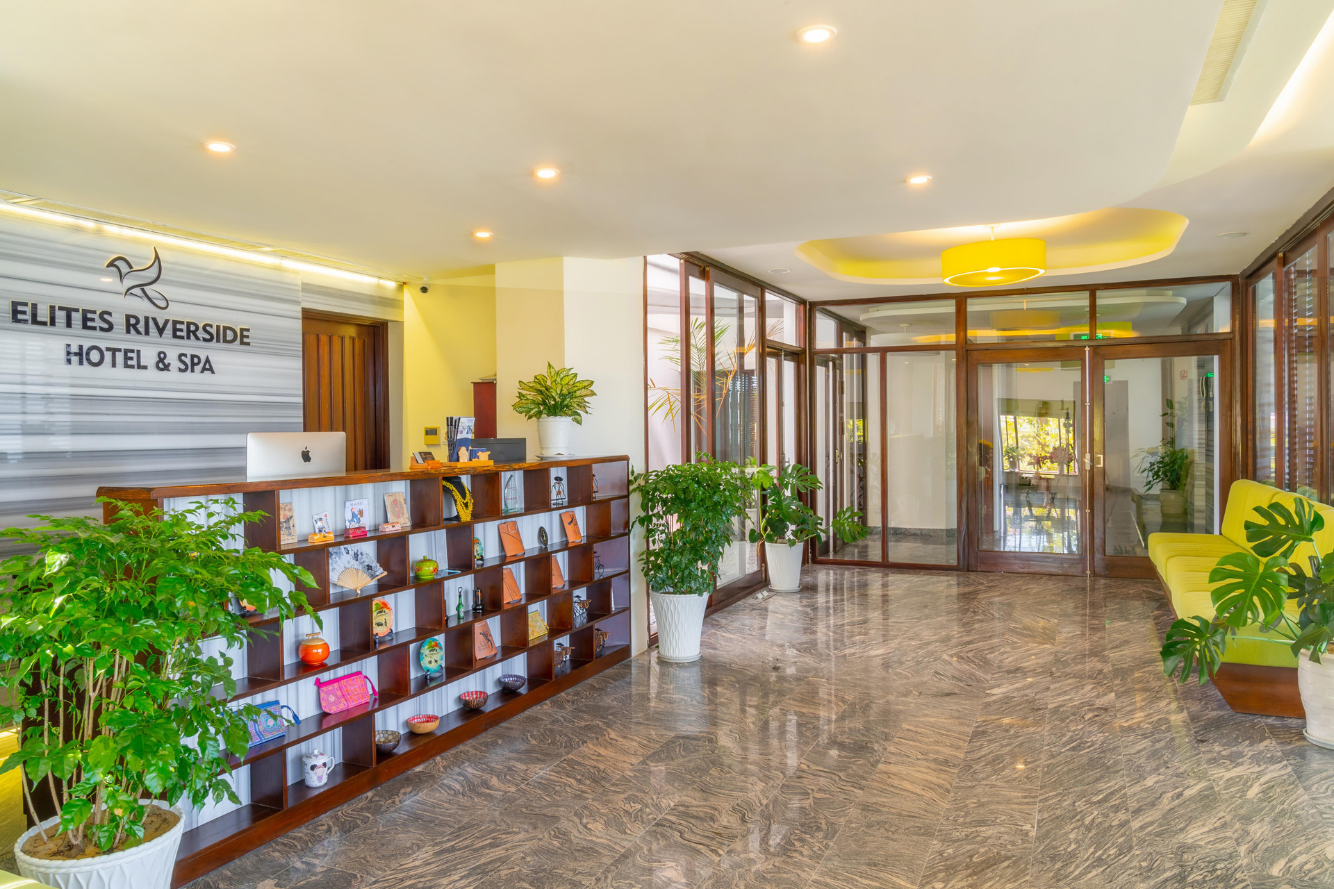 Vista Lobby Elites Riverside Hotel & Spa