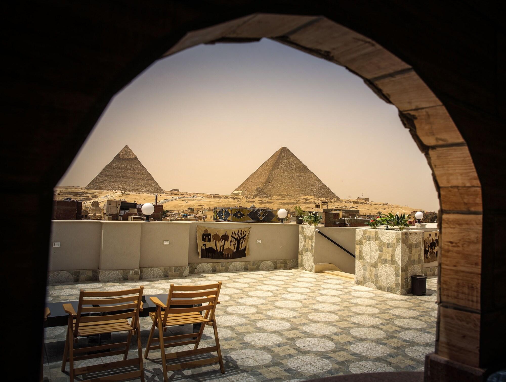 Bar/Salón Queen Pyramids View Inn