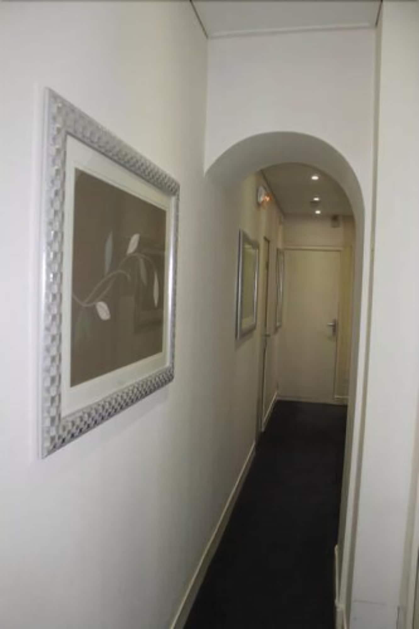 Varios Hotel The Originals du Grand Monarque