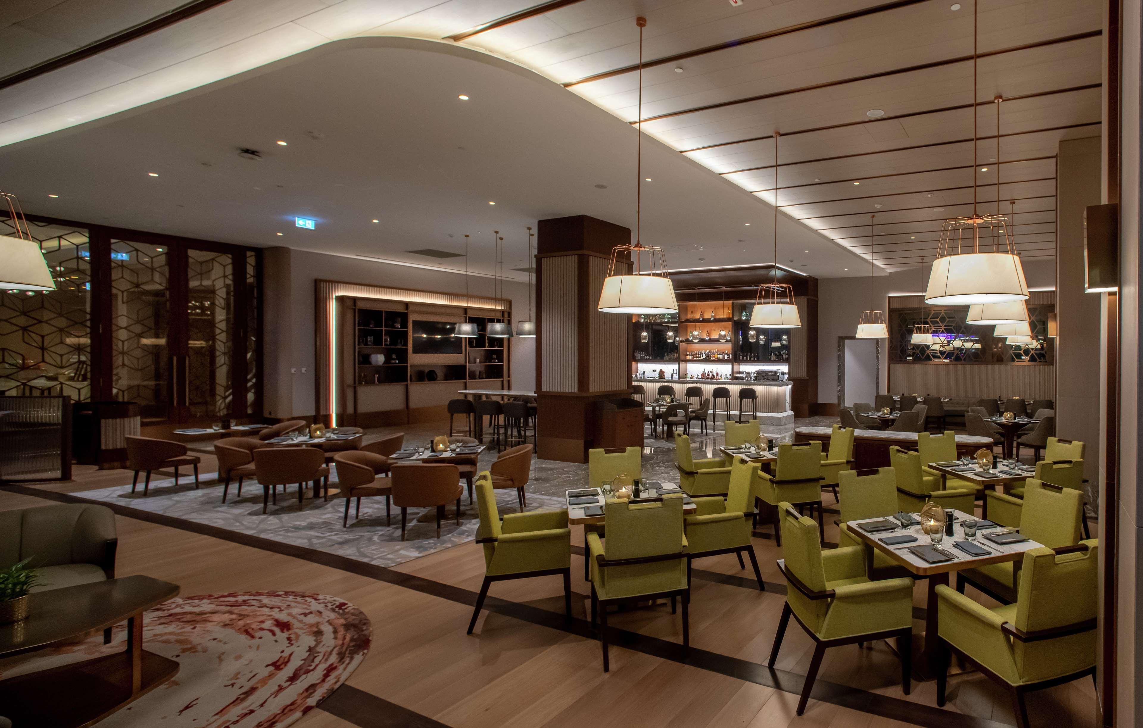 Bar/Salón Hilton Tashkent City