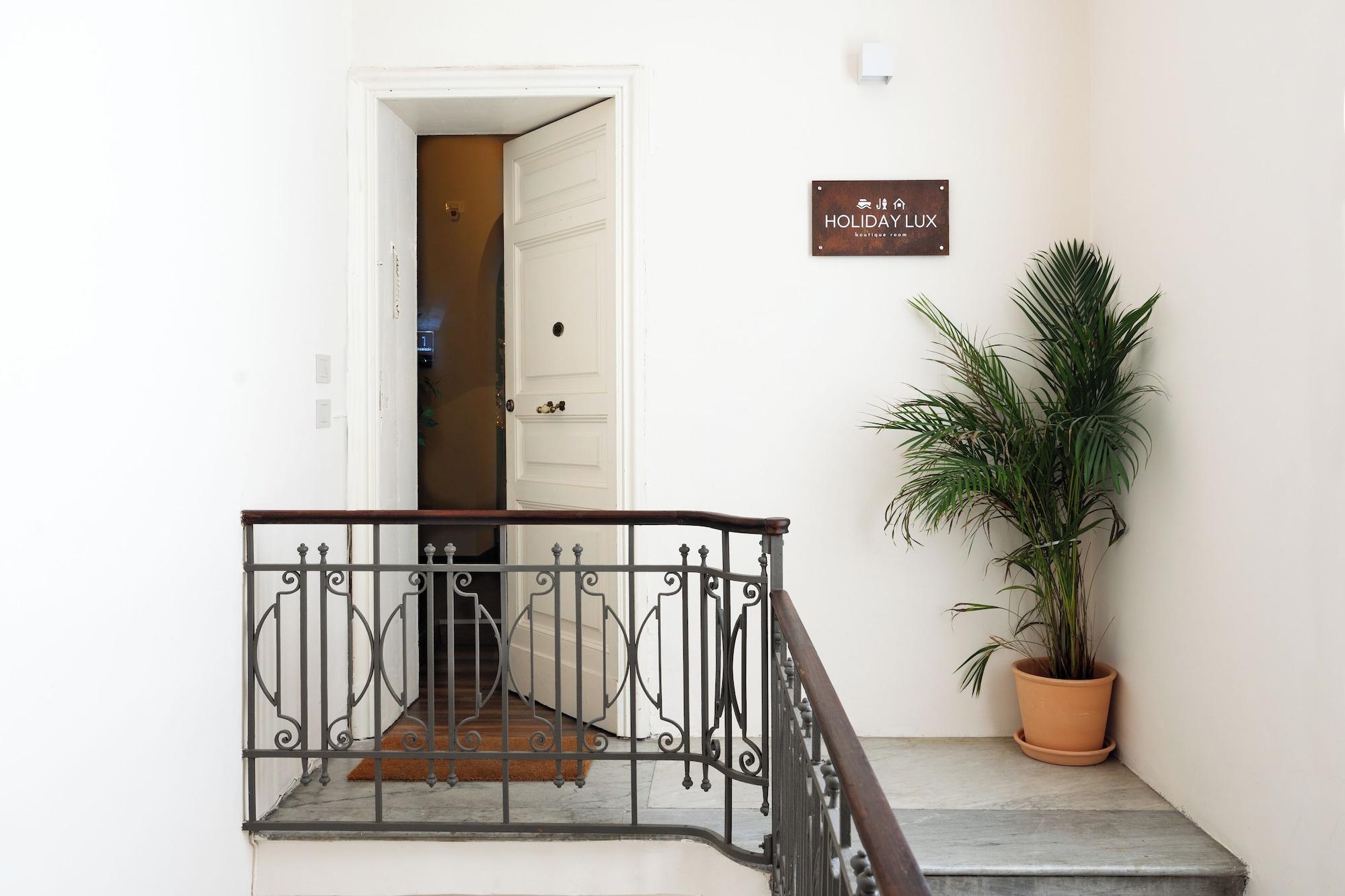 Vista Exterior Holiday Lux Boutique Room