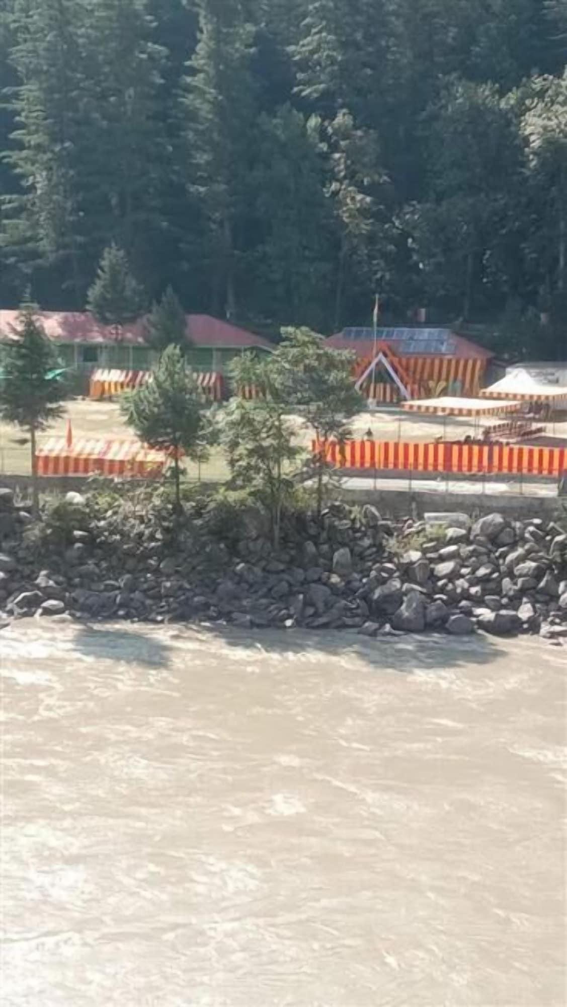 Comodidades del Alojamiento Hotel Neelum Elites Keran