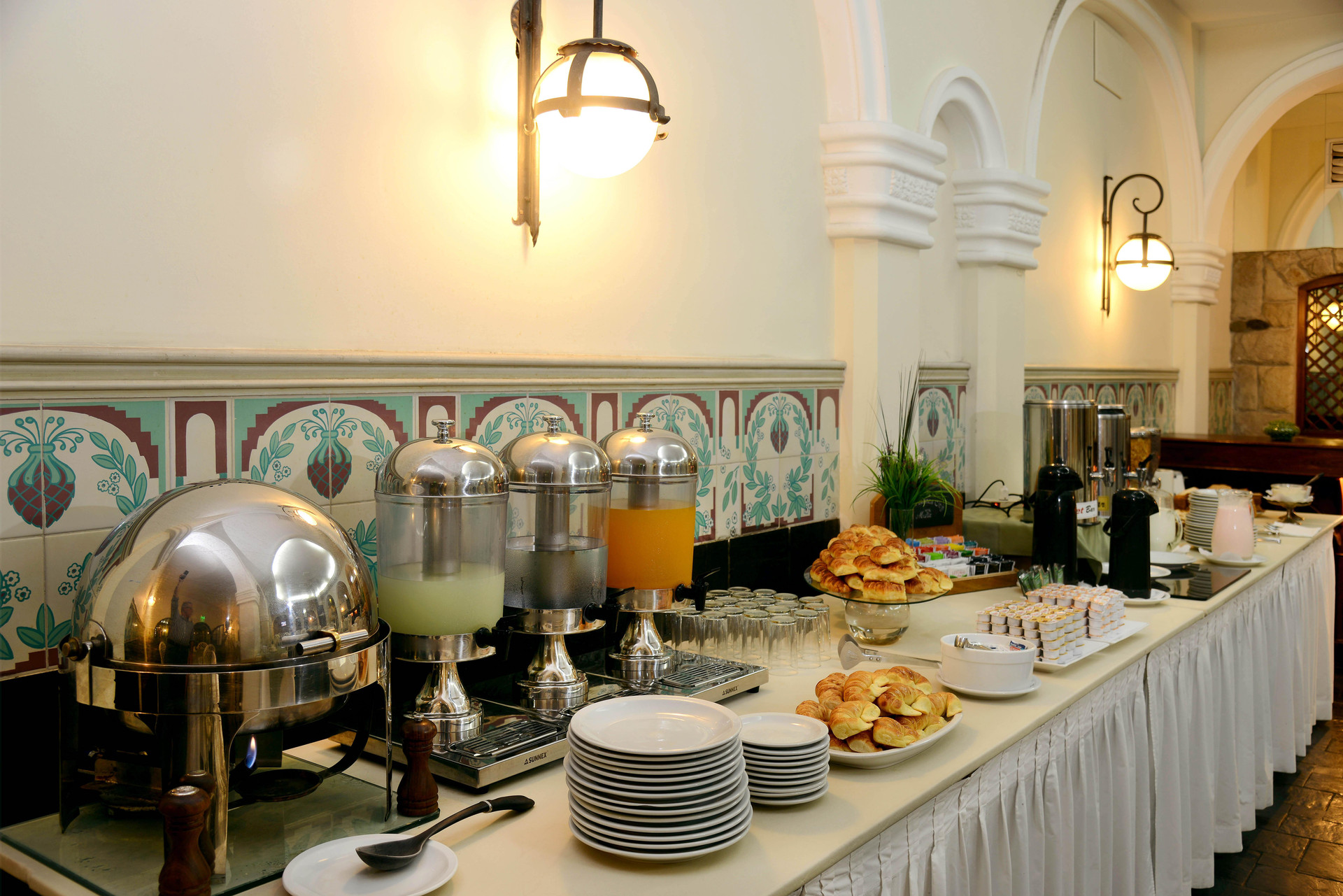 Bar/Salón Muñiz Hotel