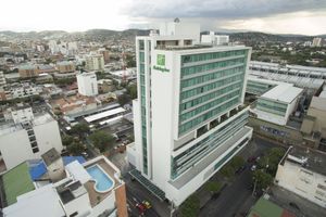 Alojamiento - Holiday Inn Cucuta by IHG
