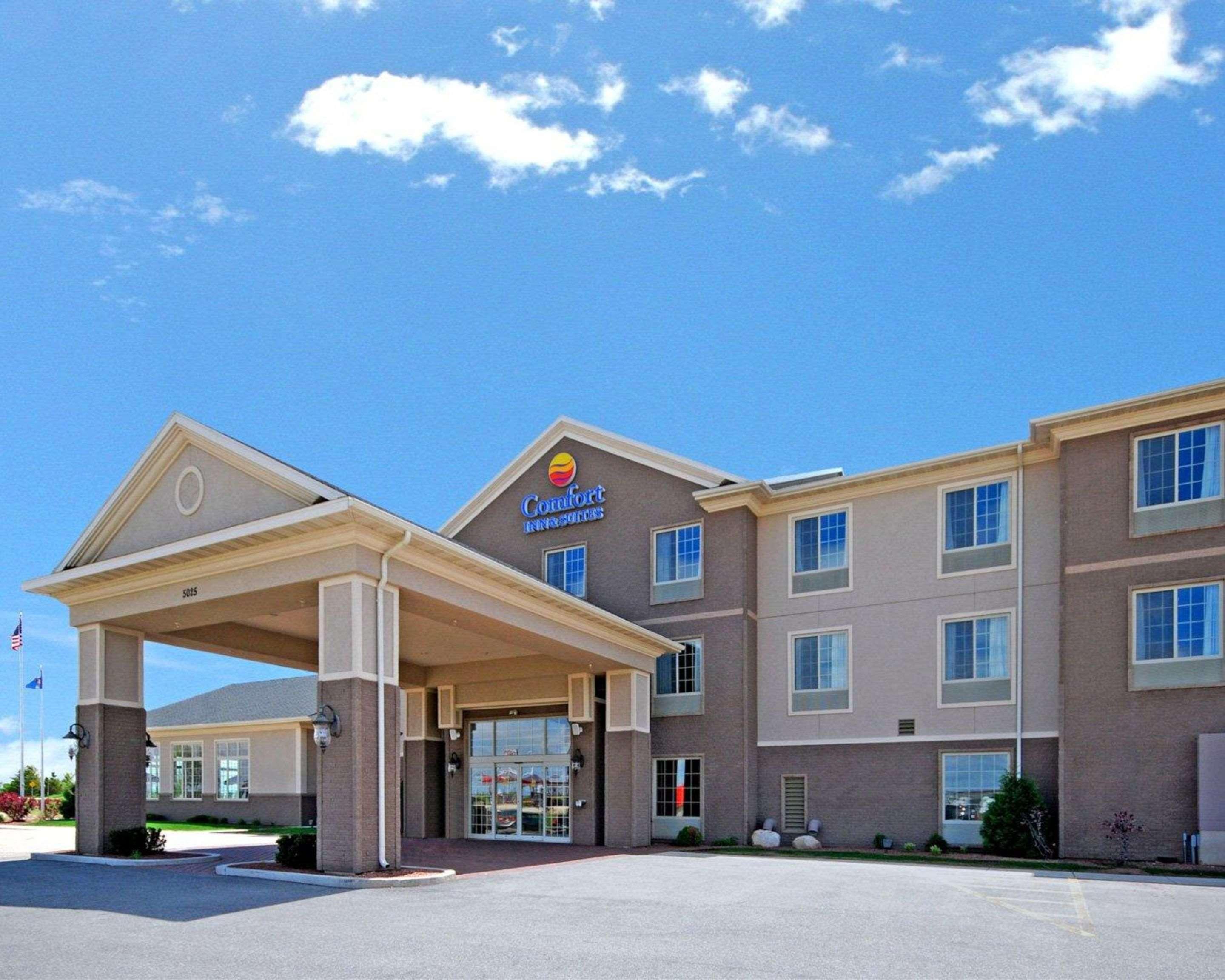 Vista Exterior Comfort Inn & Suites Madison North
