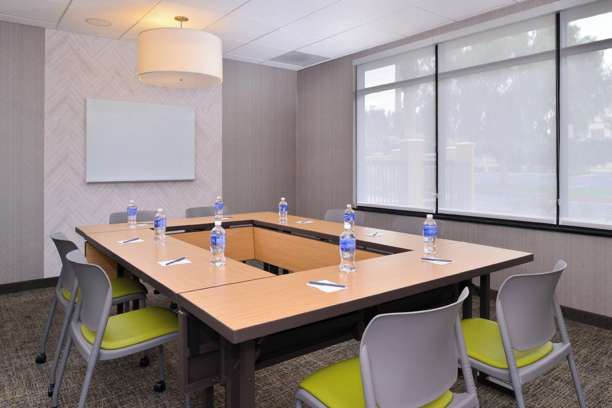Sala de Reuniones SpringHill Suites by Marriott Corona Riverside