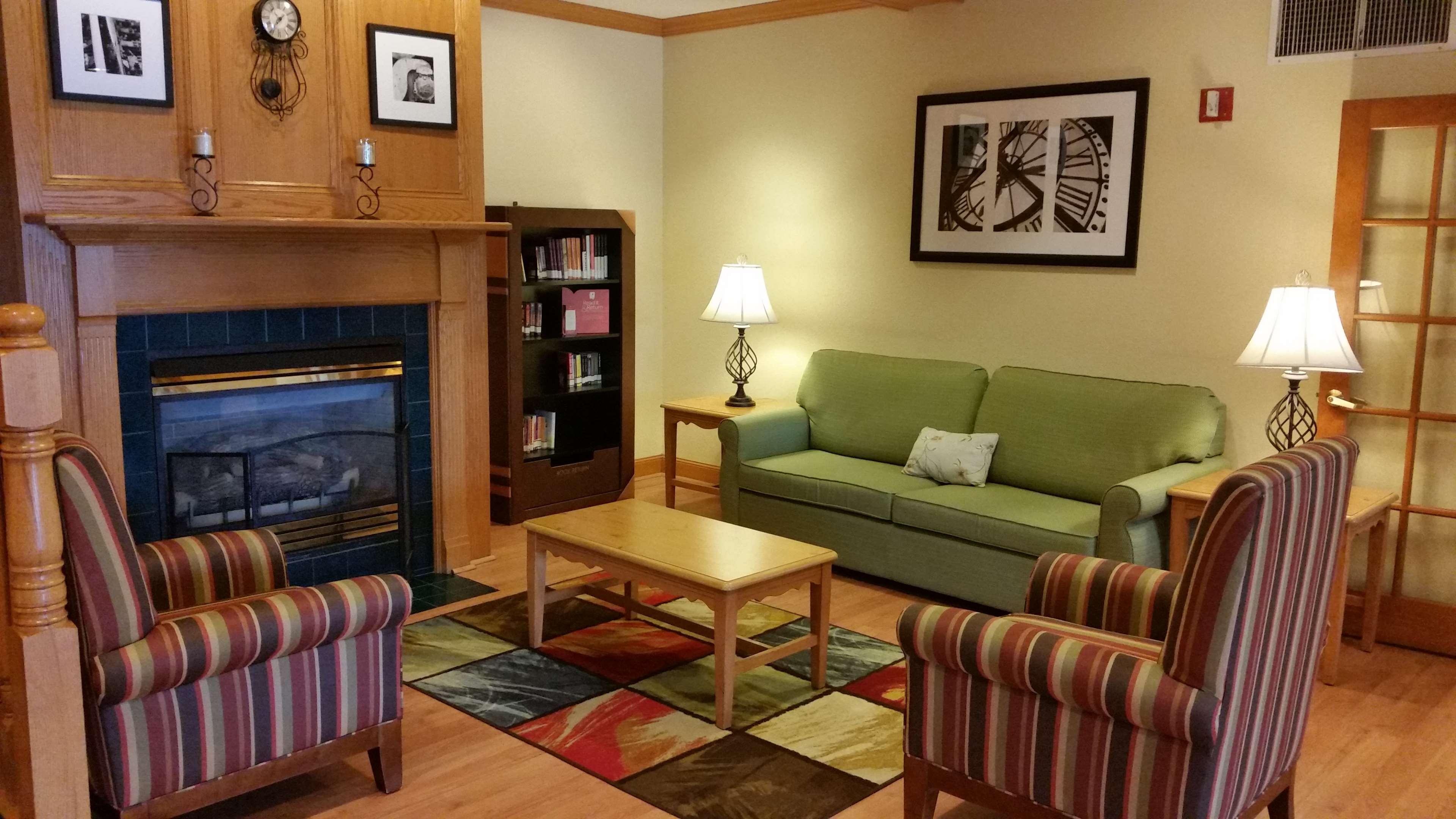 Vista Lobby Country Inn & Suites by Radisson, Bloomington-Normal West, IL